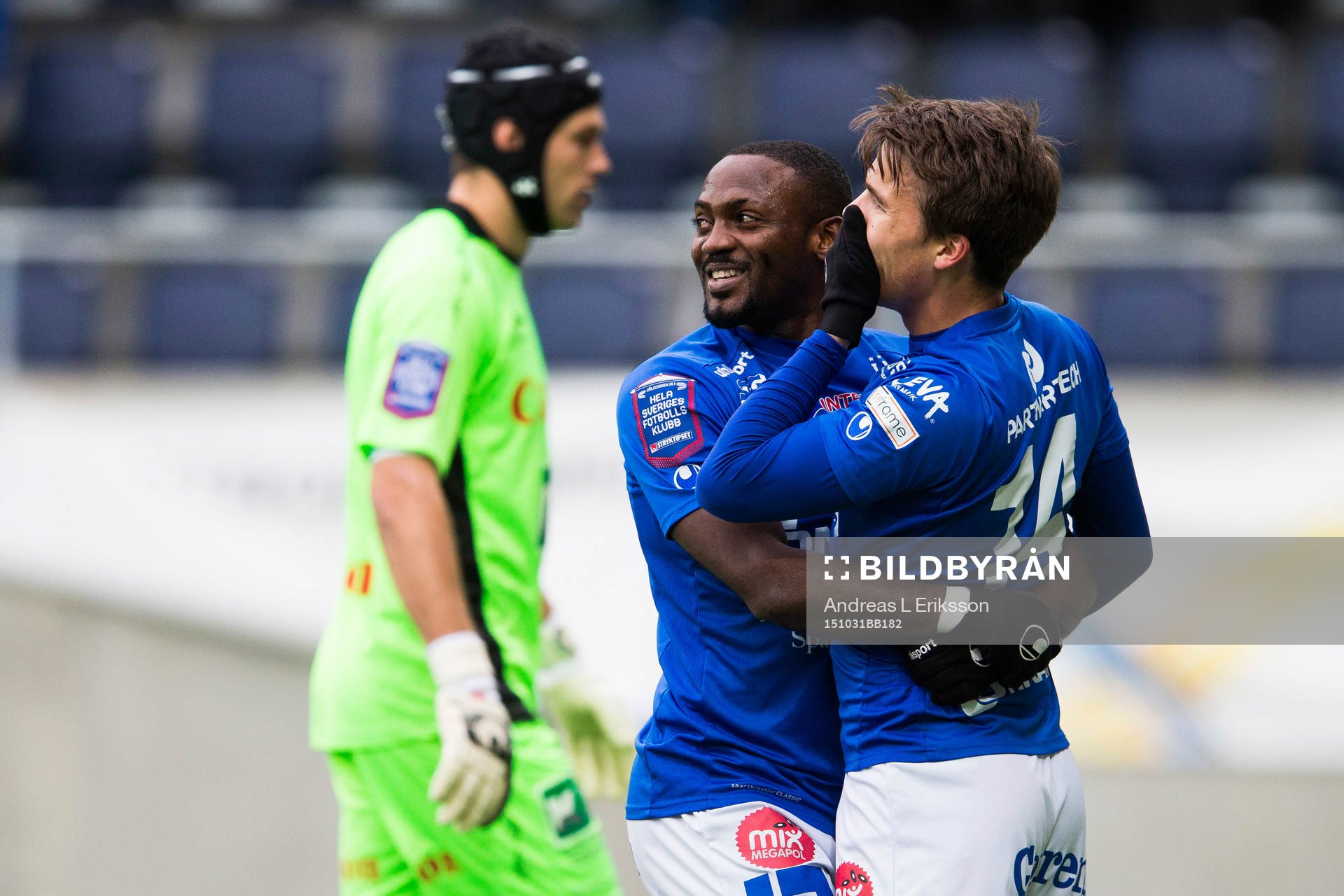 Gefles målvakt Emil Hedvall deppar medan Åtvidabergs John