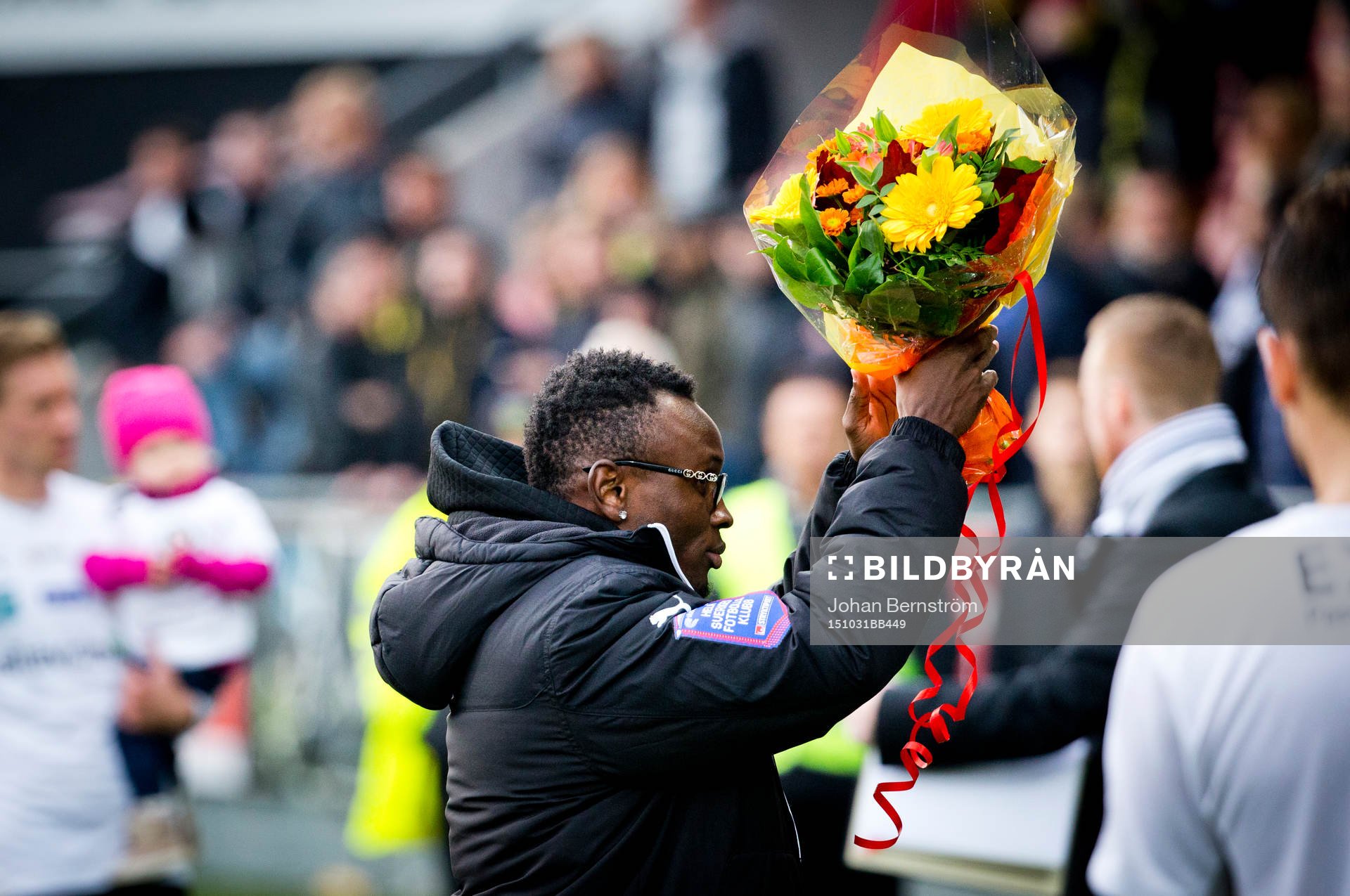 Örebros Samuel Mensiro tackas av för sin tid i Örebro