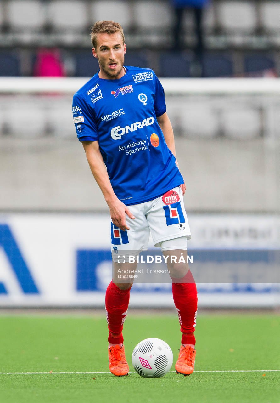 Åtvidabergs Tor Öyvind Hovda med bollen