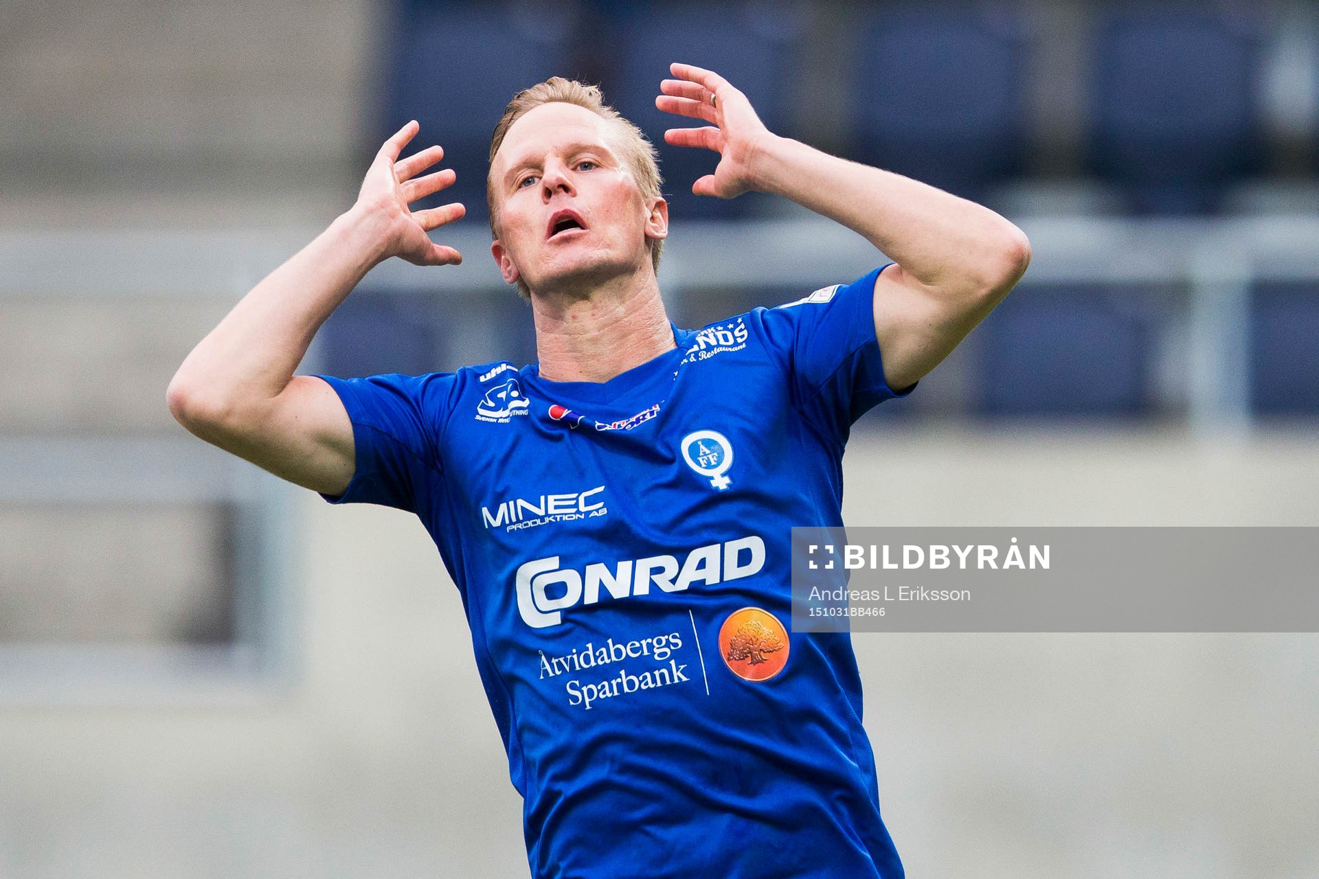 Åtvidabergs Andreas Dahlén tar sig för huvudet