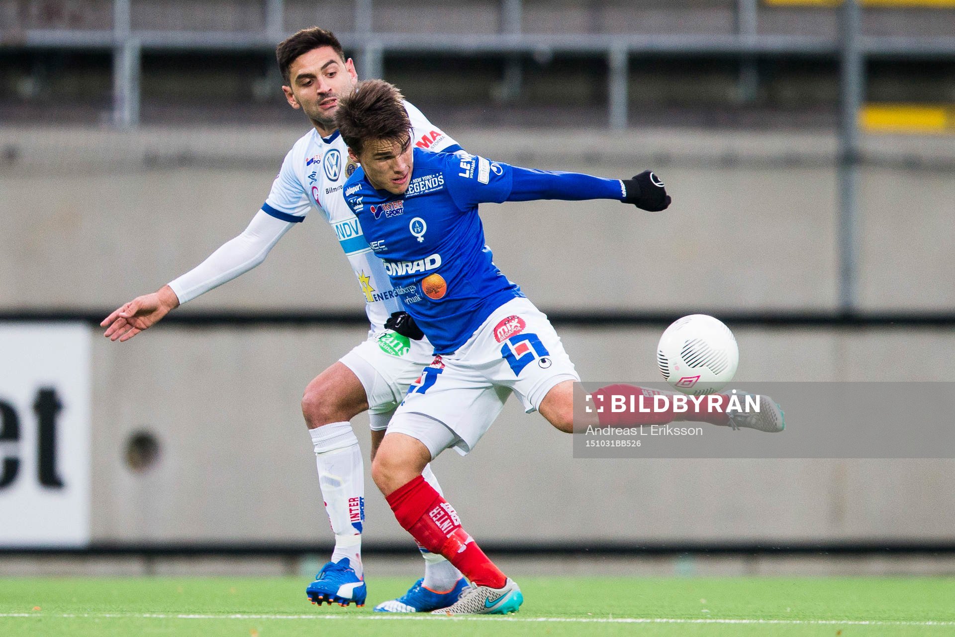 Gefles Ilir Berisha i kamp om bollen med Åtvidabergs Simon