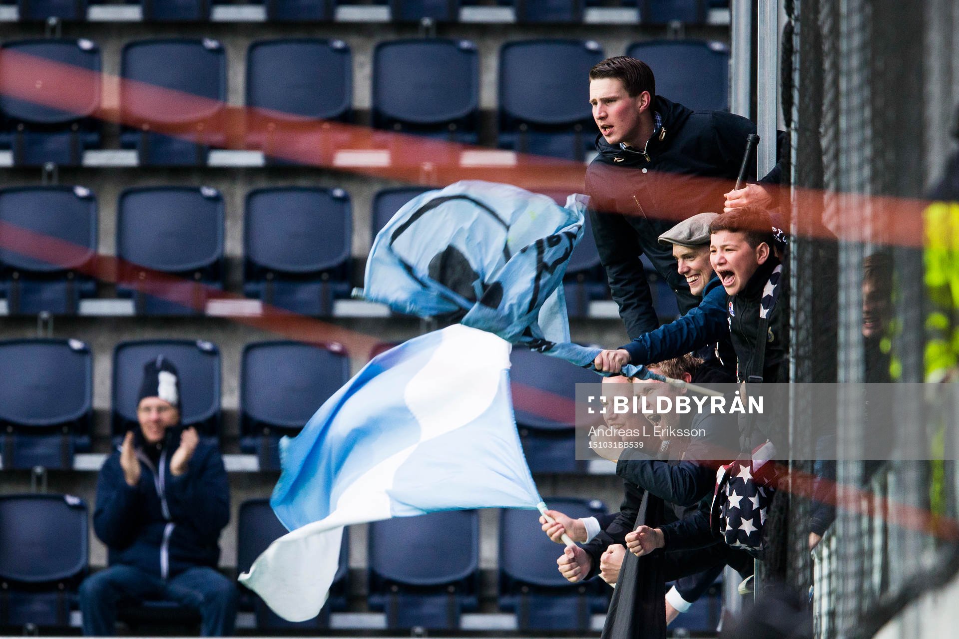 Gefles supportrar jublar