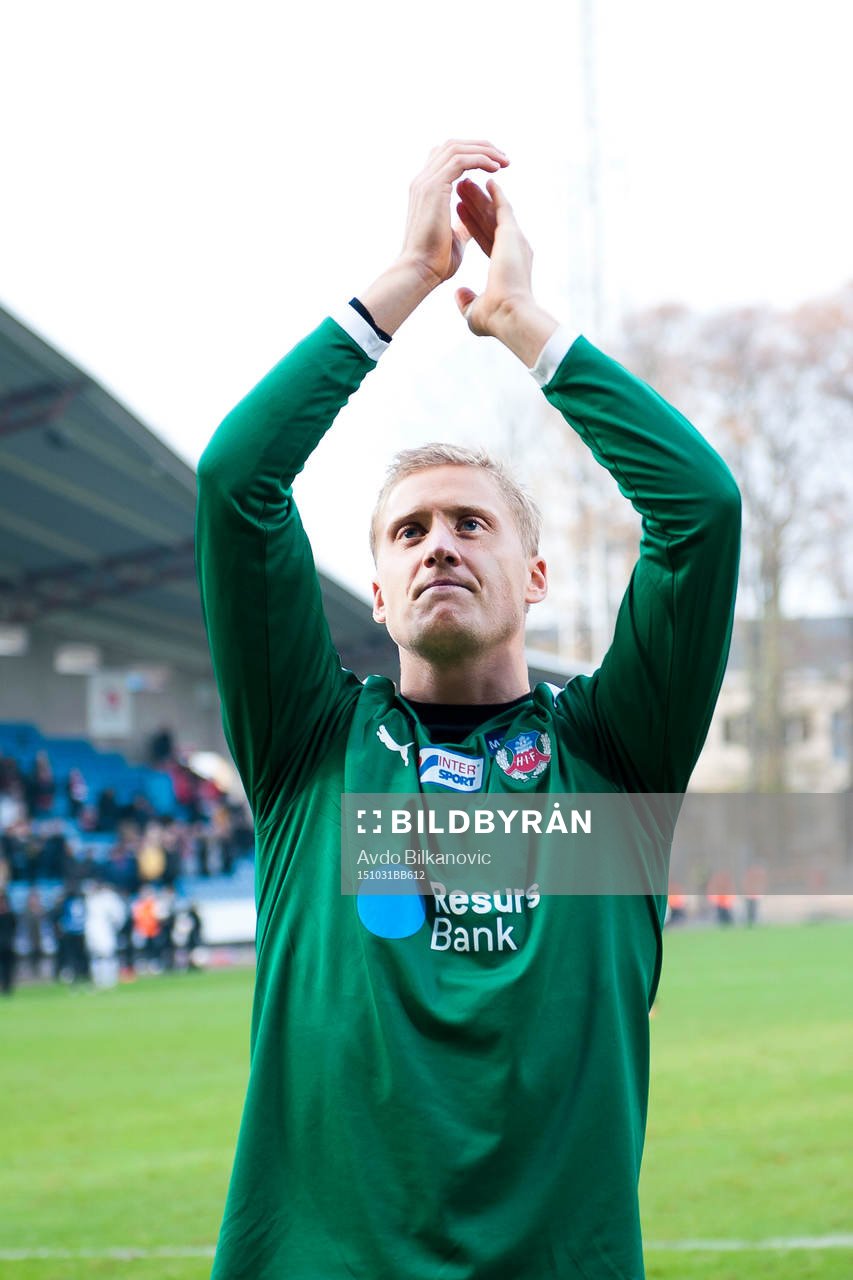 Helsingborgs målvakt Pär Hansson tackar publiken