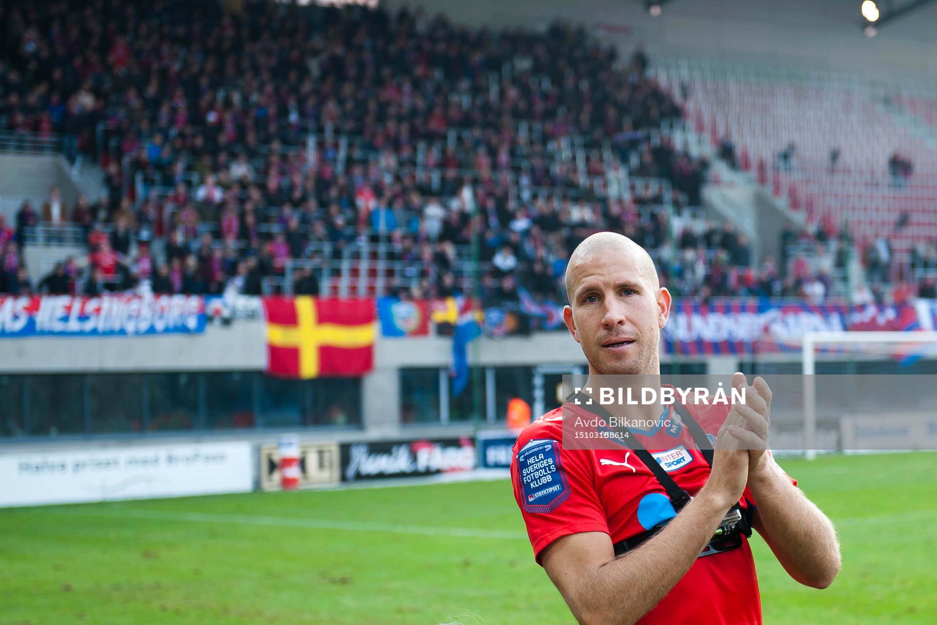 Helsingborgs Mattias Lindström tackar publiken
