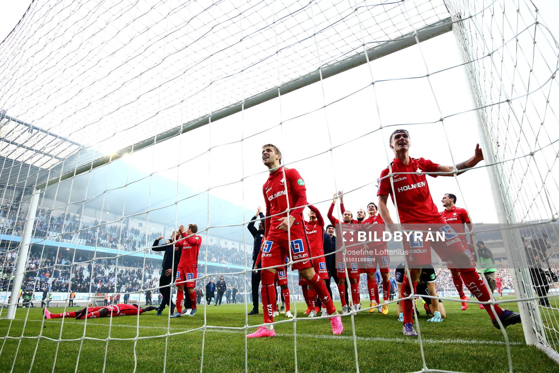 Norrköping firar sitt SM-guldet efter fotbollsmatchen i Allsvenskan mellan Malmö FF och Norrköping den 31 oktober 2015 i Malmö. 
