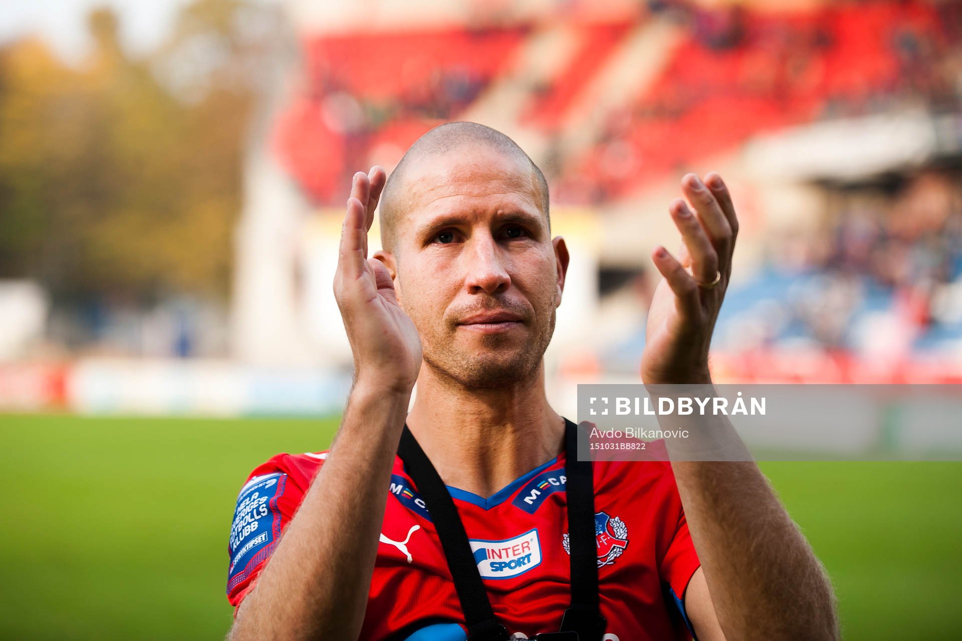 Helsingborgs Mattias Lindström tackar publiken