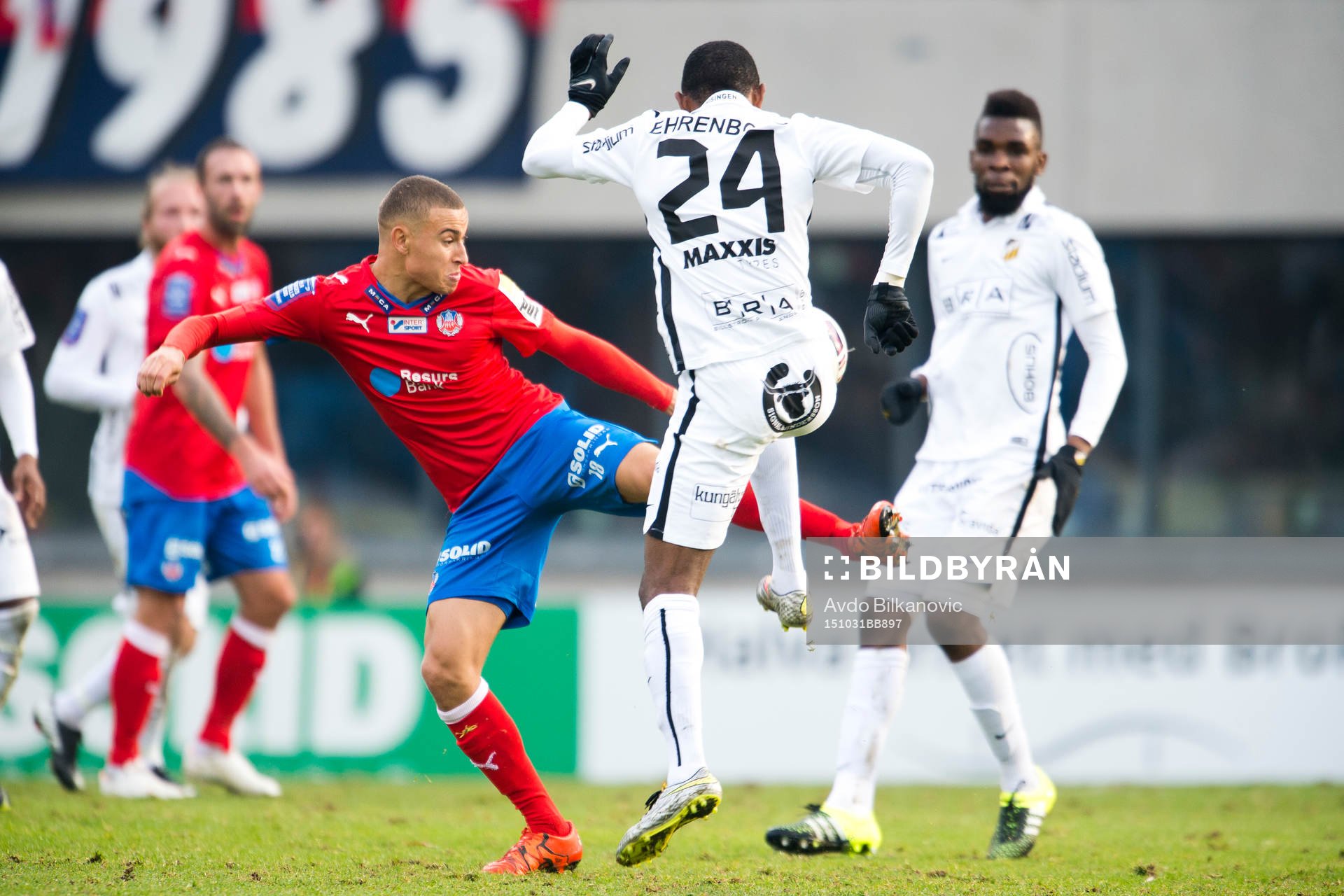 Helsingborgs Jordan Larsson och Häckens René Makondele