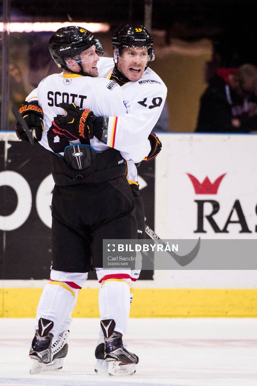 Brynäs Anssi Salmela och Greg Scott jublar