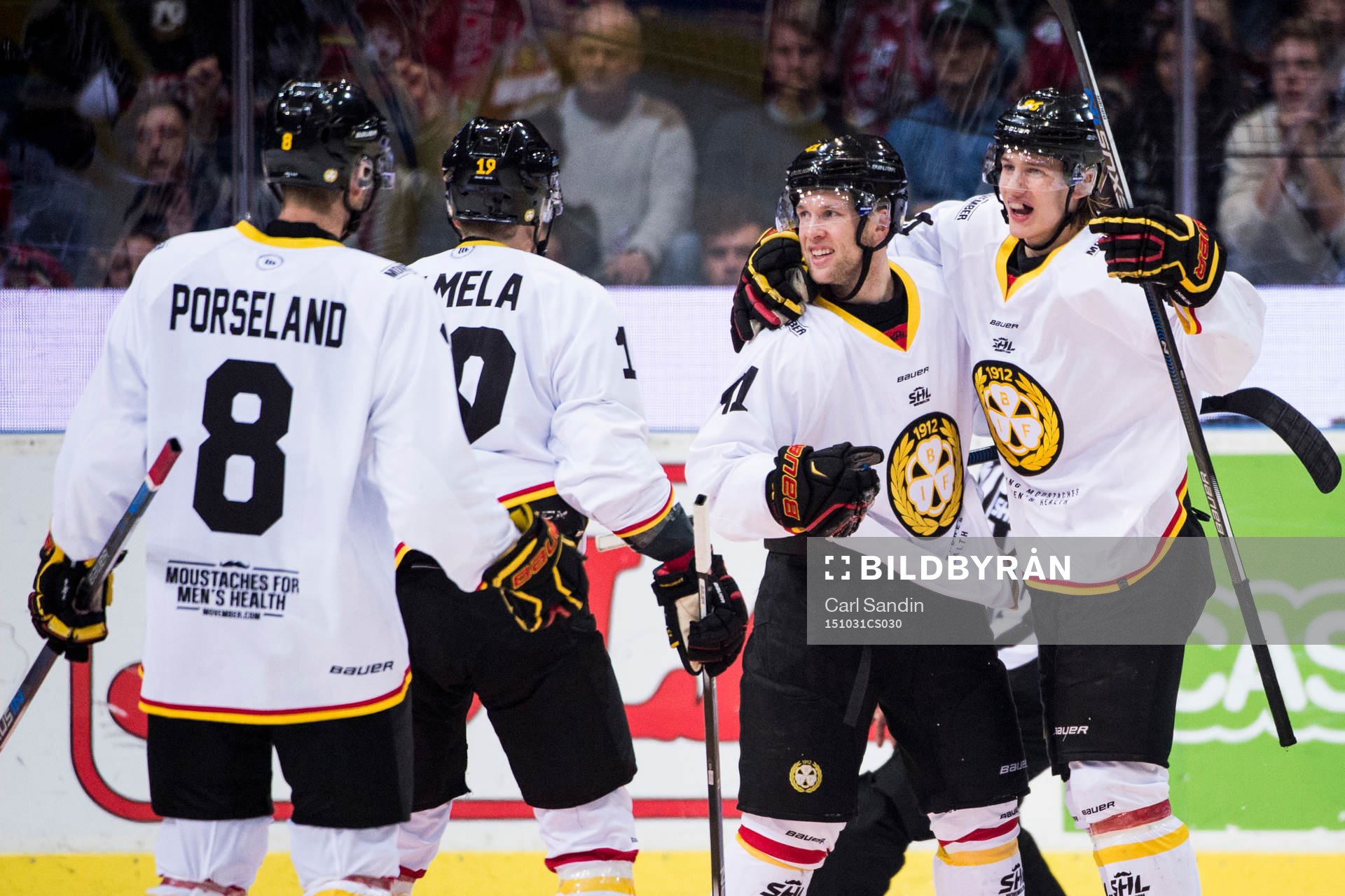 Brynäs Oskar Lindblom (th) jublar