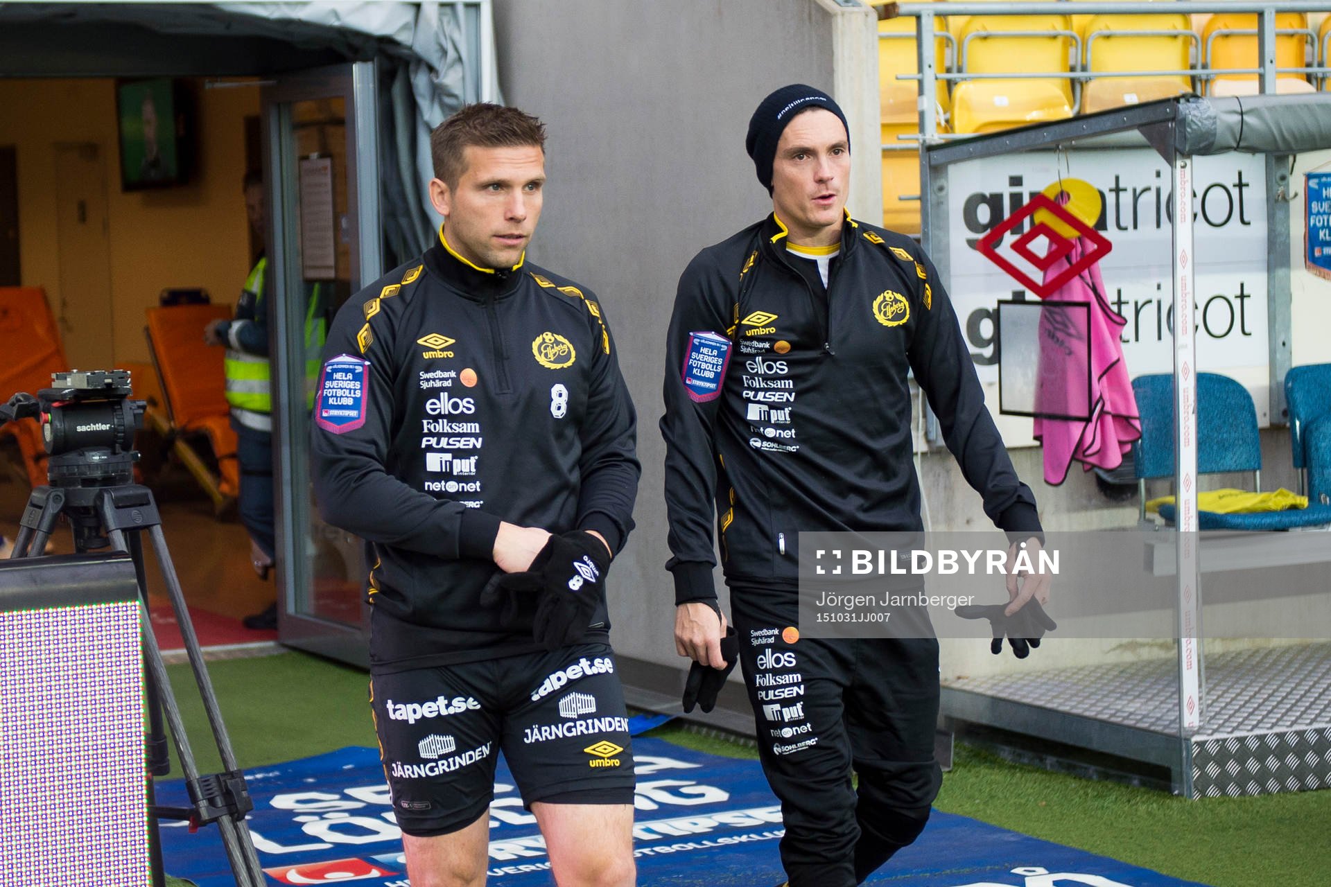 Elfsborgs Anders Svensson och Lasse Nilsson kommer in till