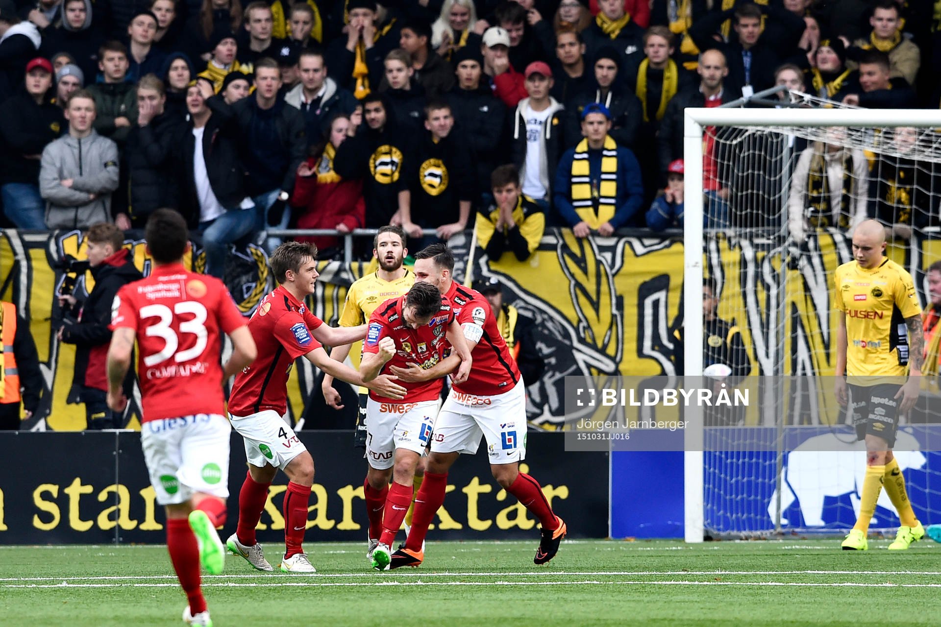 Falkenbergs David Svensson jublar