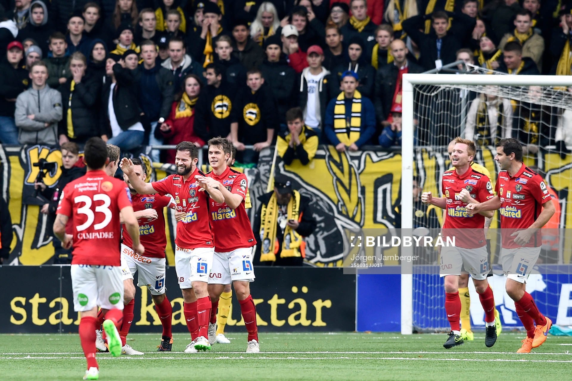 Falkenbergs David Svensson jublar