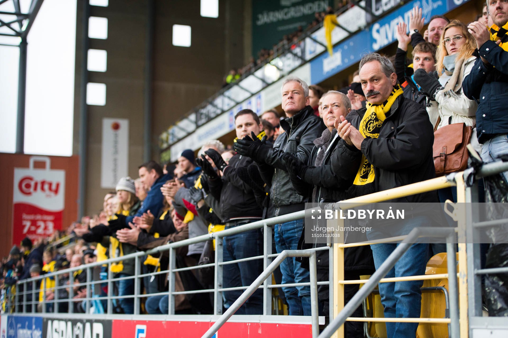 Publiken ger Elfsborgs Anders Svensson och Andreas
