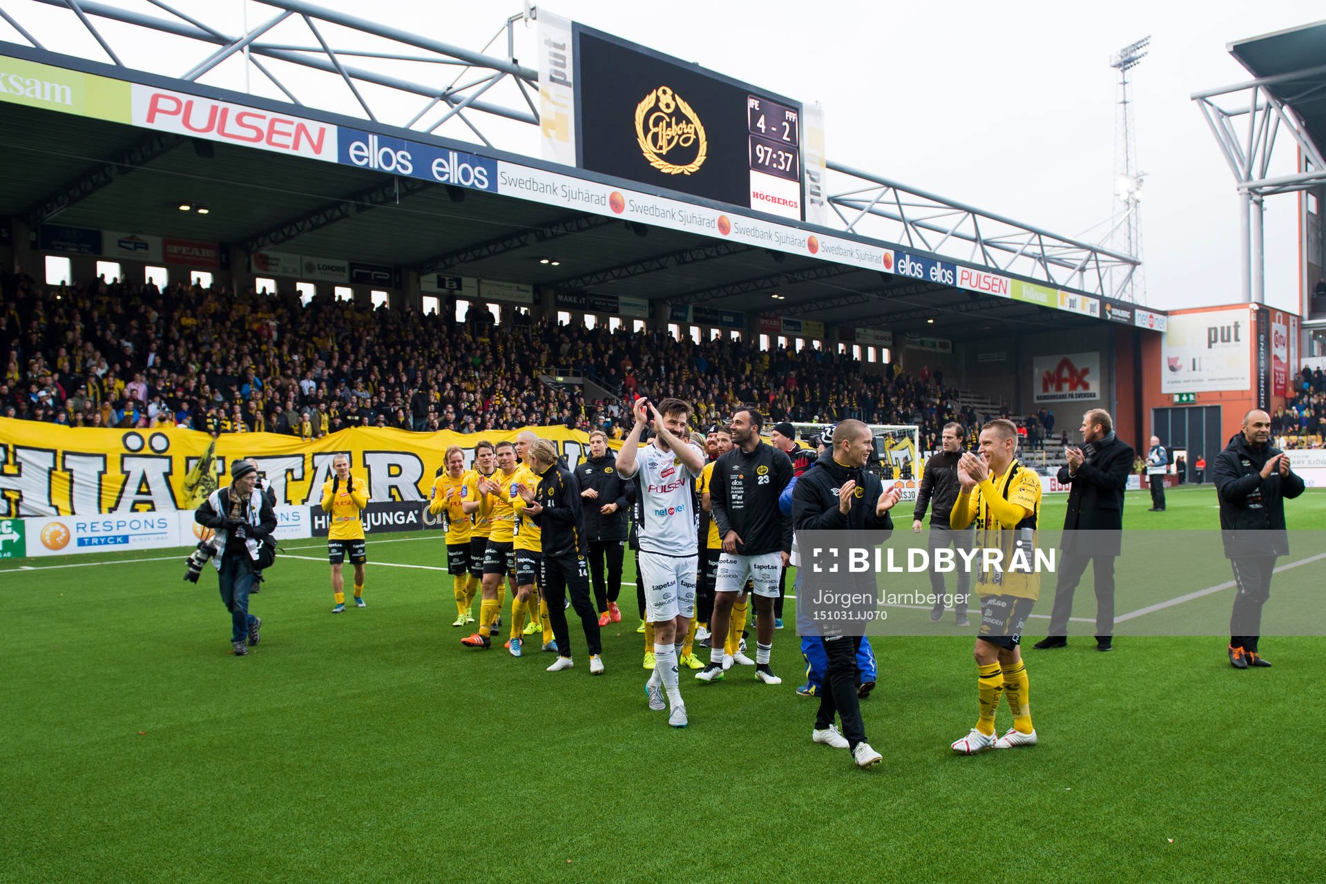 Elfsborgs spelare tackar publiken