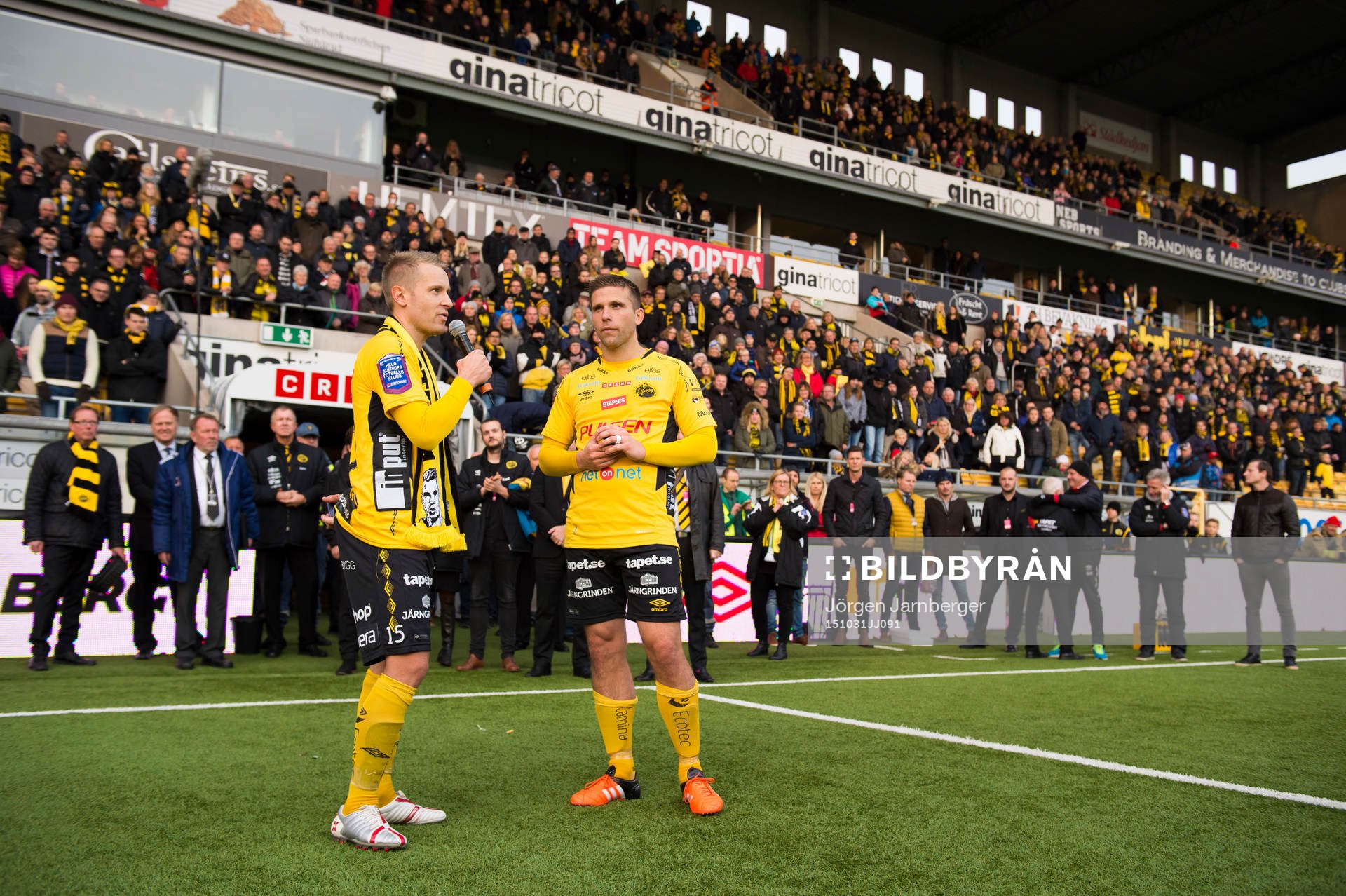 Elfsborgs Andreas Klarström håller tal med Anders