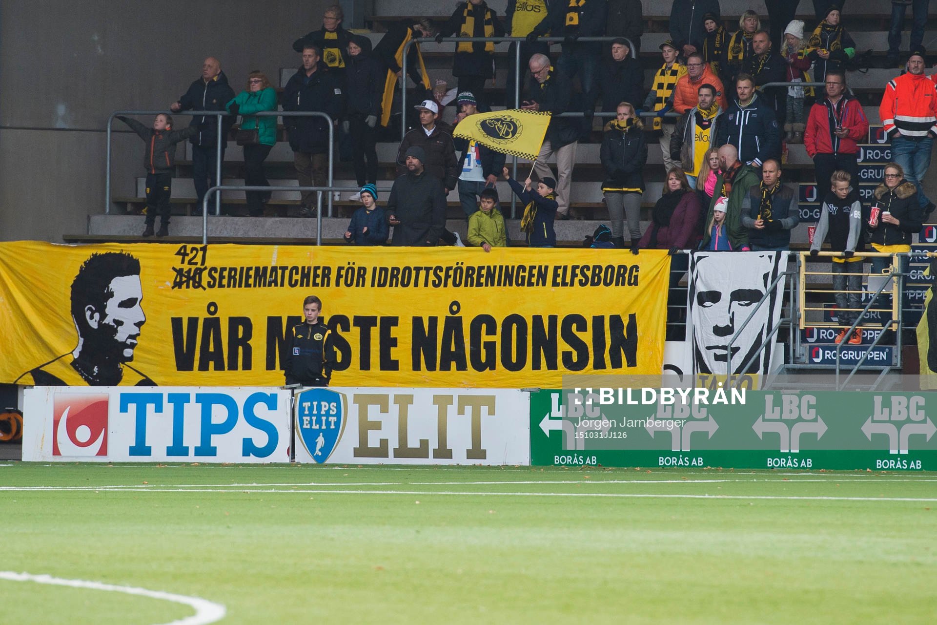 Banderoller med hyllningar till Anders Svensson (ej i bild)