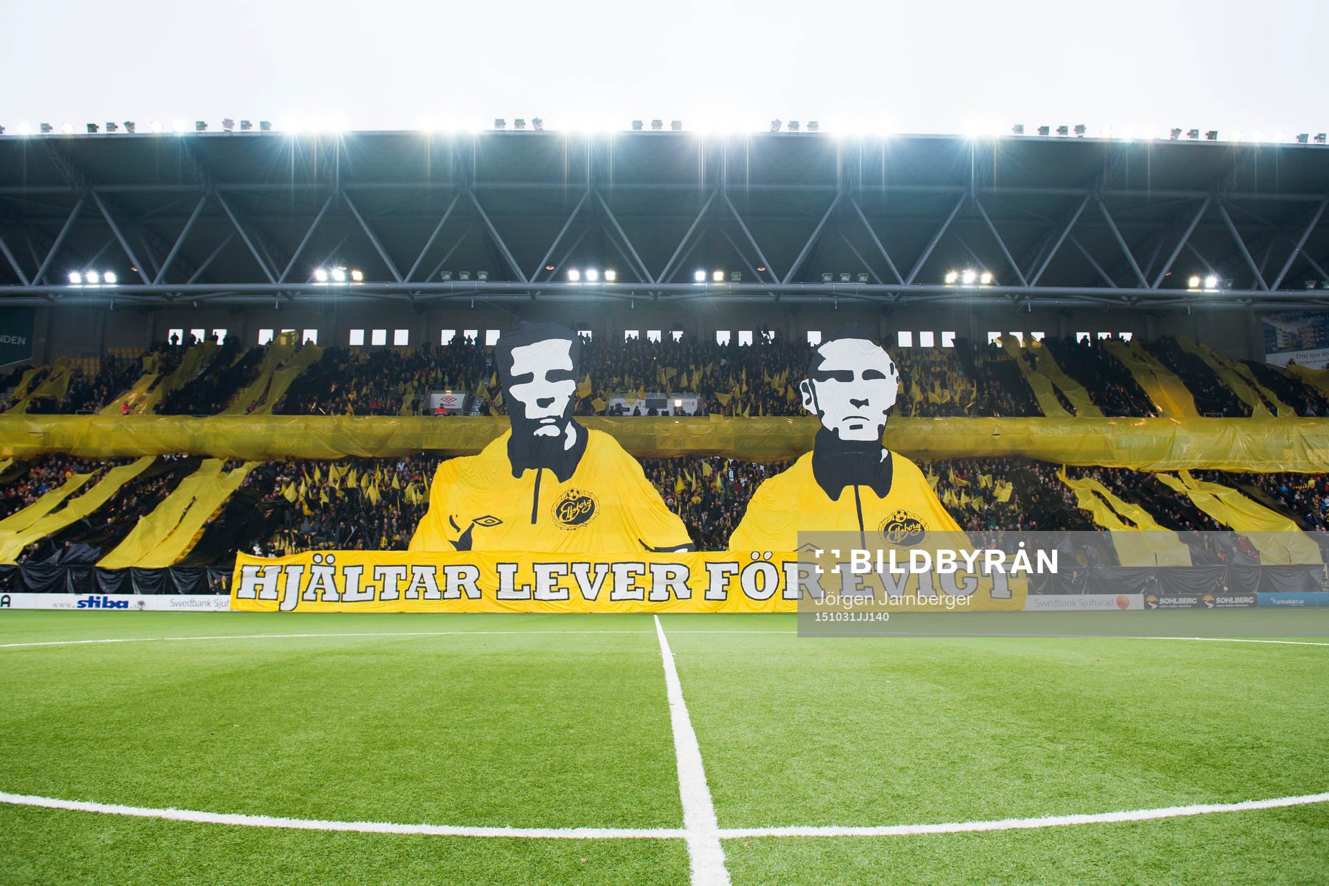 Tifo för att hylla och avtacka Elfsborgs Anders Svensson