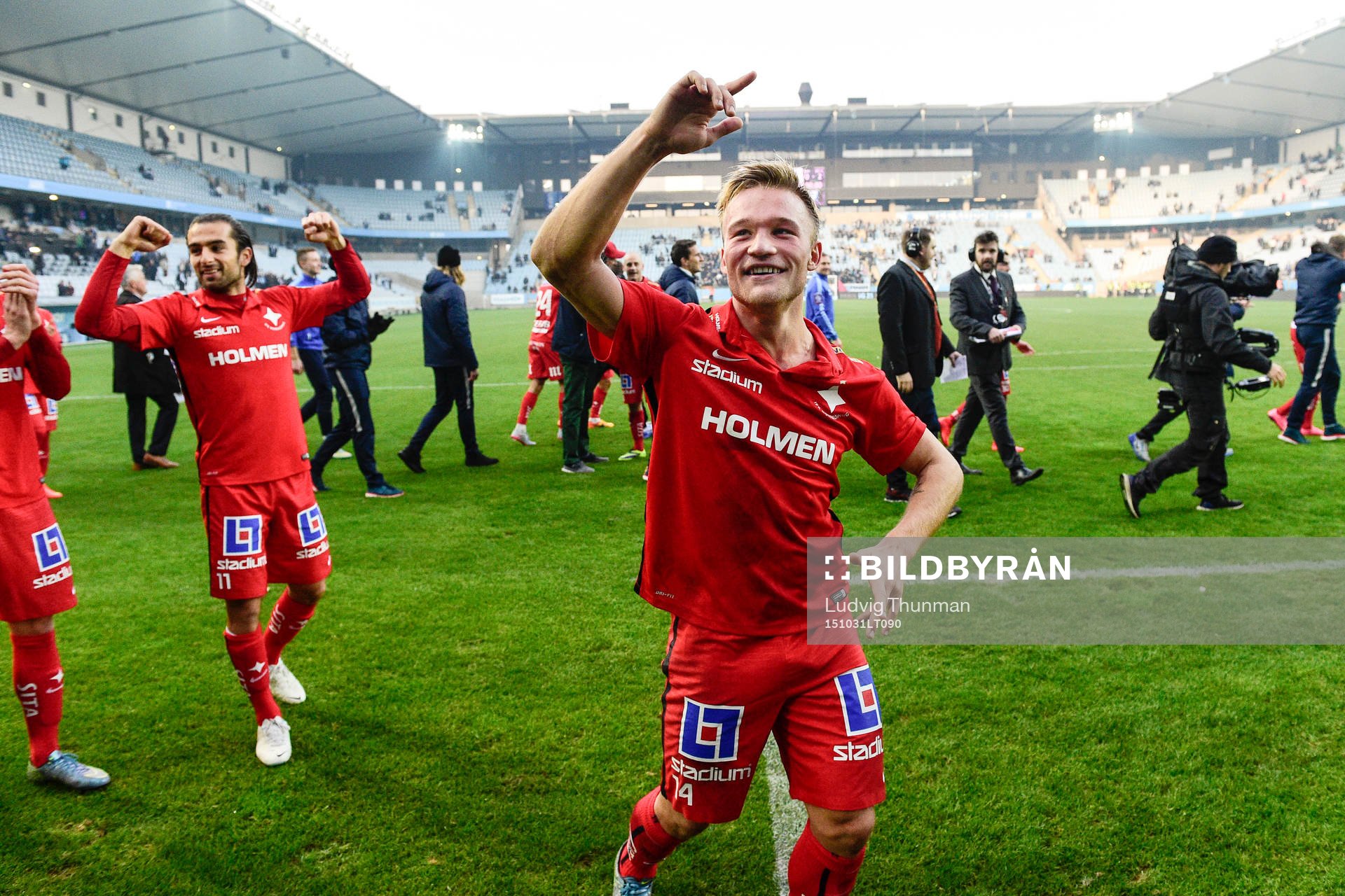 Norrköpings Niklas Bärkroth jublar efter att Norrköpings blivit Svenska Mästare 2015 efter fotbollsmatchen i Allsvenskan mellan Malmö FF och Norrköping den 31 oktober 2015 i Malmö.