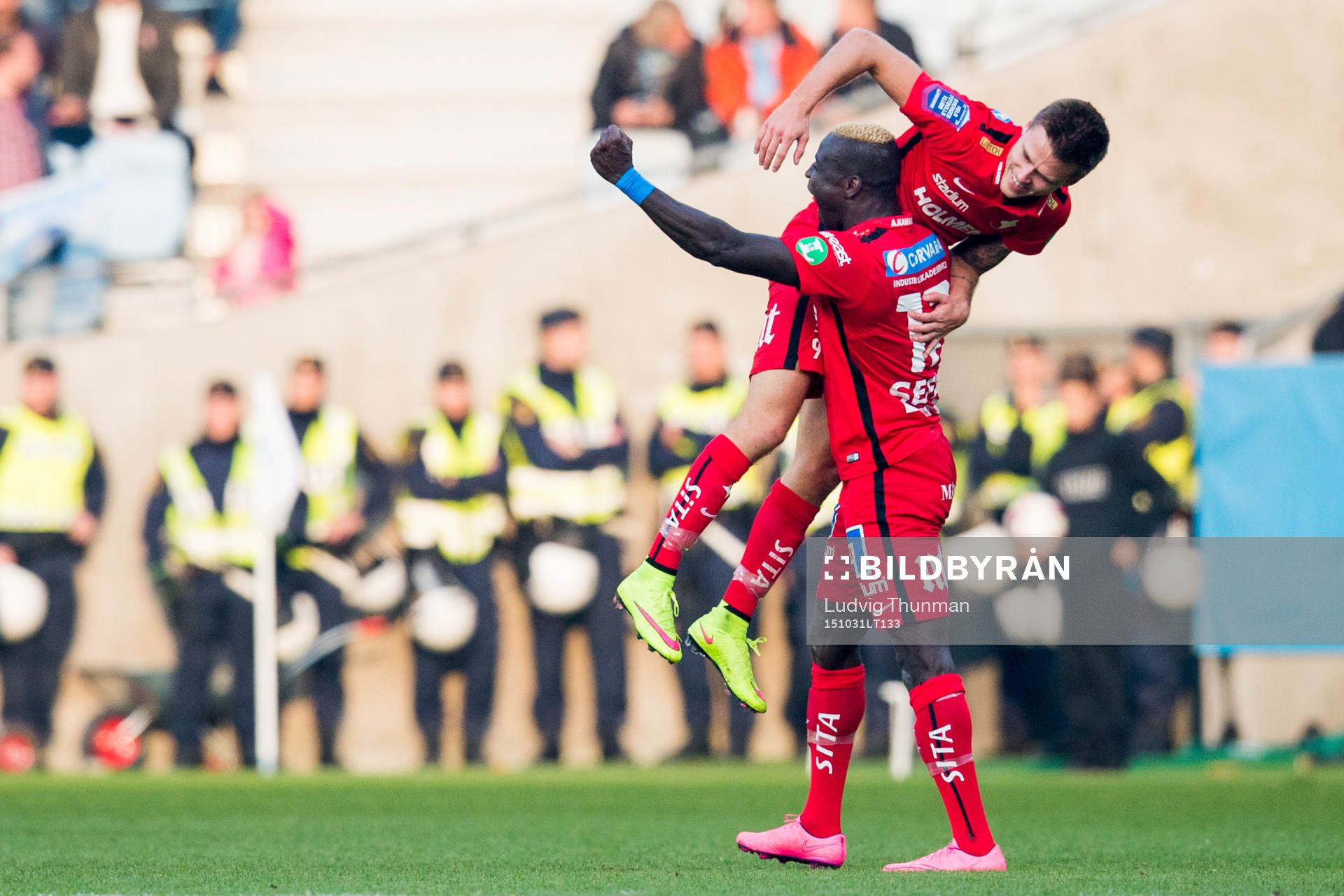 Norrköpings Alhaji Kamara lyfter Arnor Ingvi Traustason