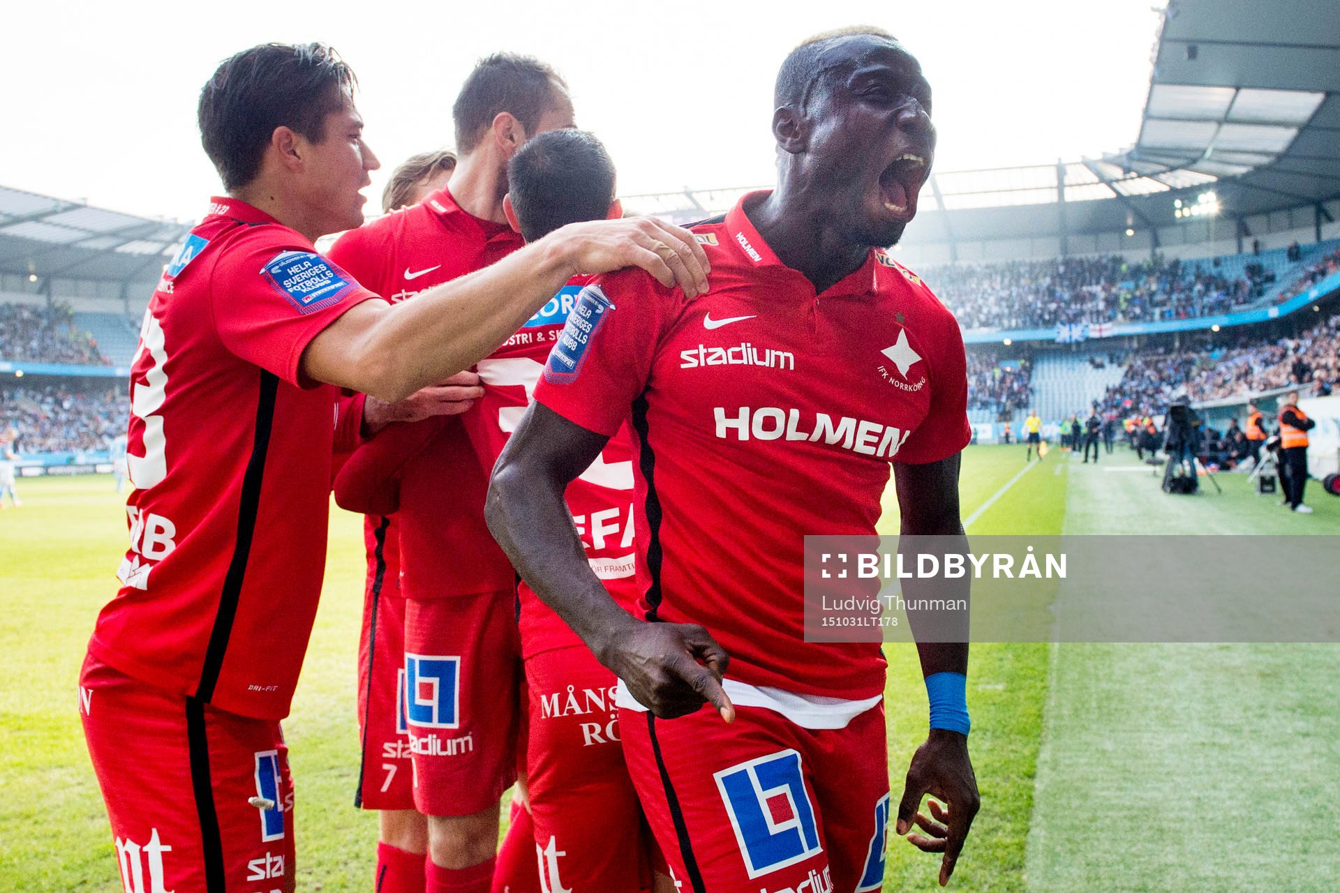 Norrköpings Alhaji Kamara firar Emir Kujovic gjort 0-1