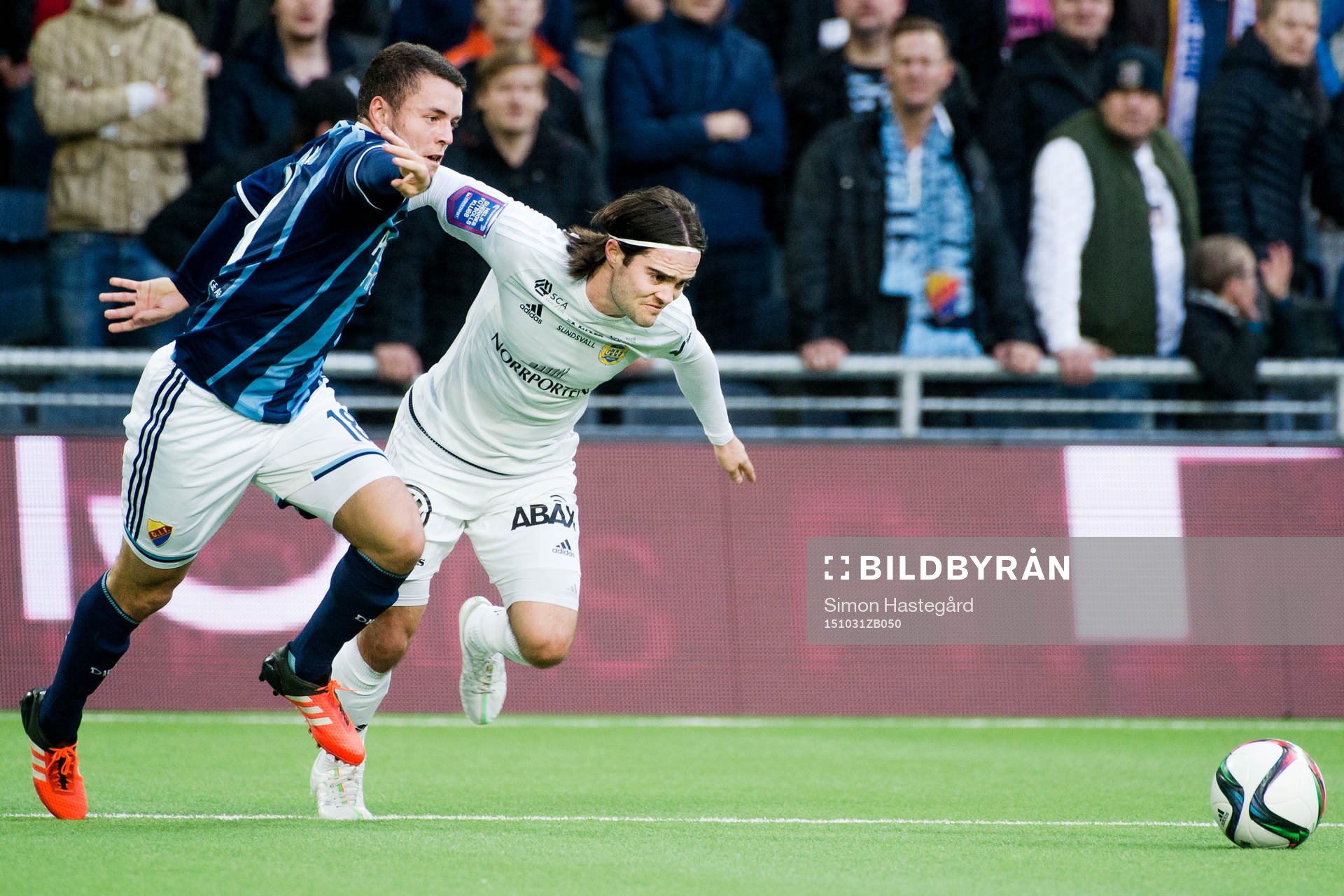 Djurgårdens Kerim Mrabti och Sundsvalls Robbin Sellin