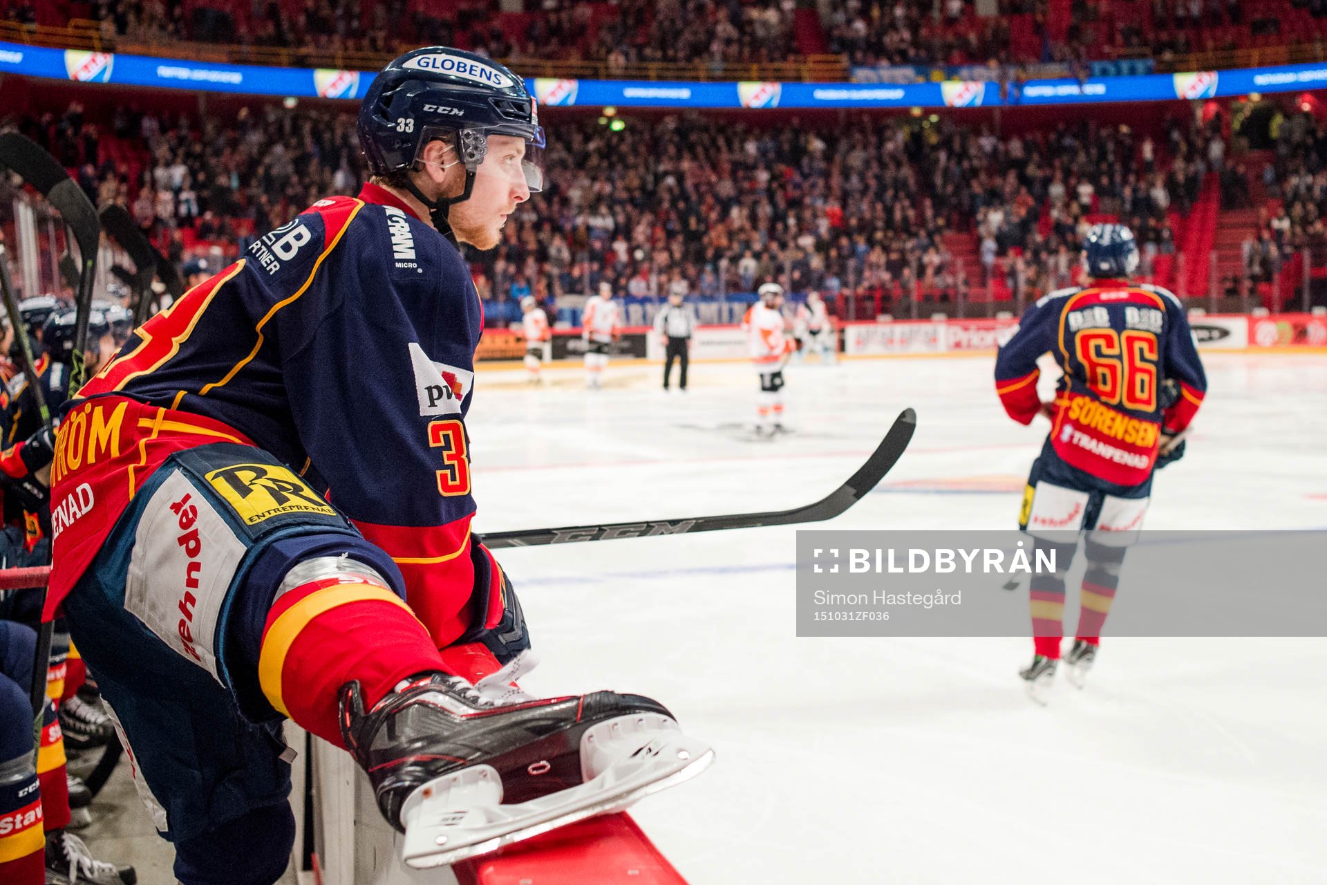 Djurgårdens Linus Hultström före ishockeymatchen i SHL