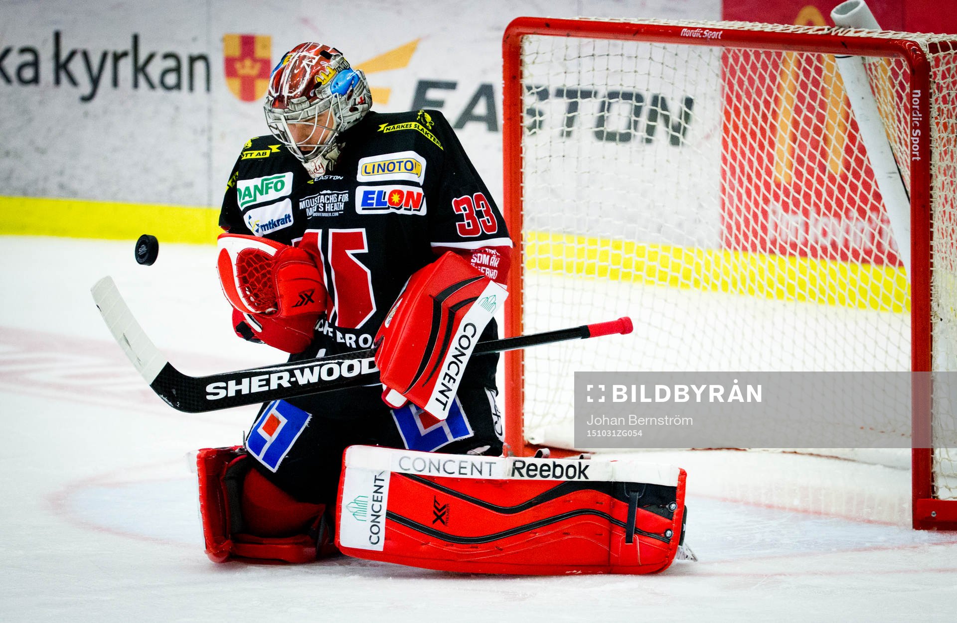 Örebros målvakt Julius Hudacek blev utbytt