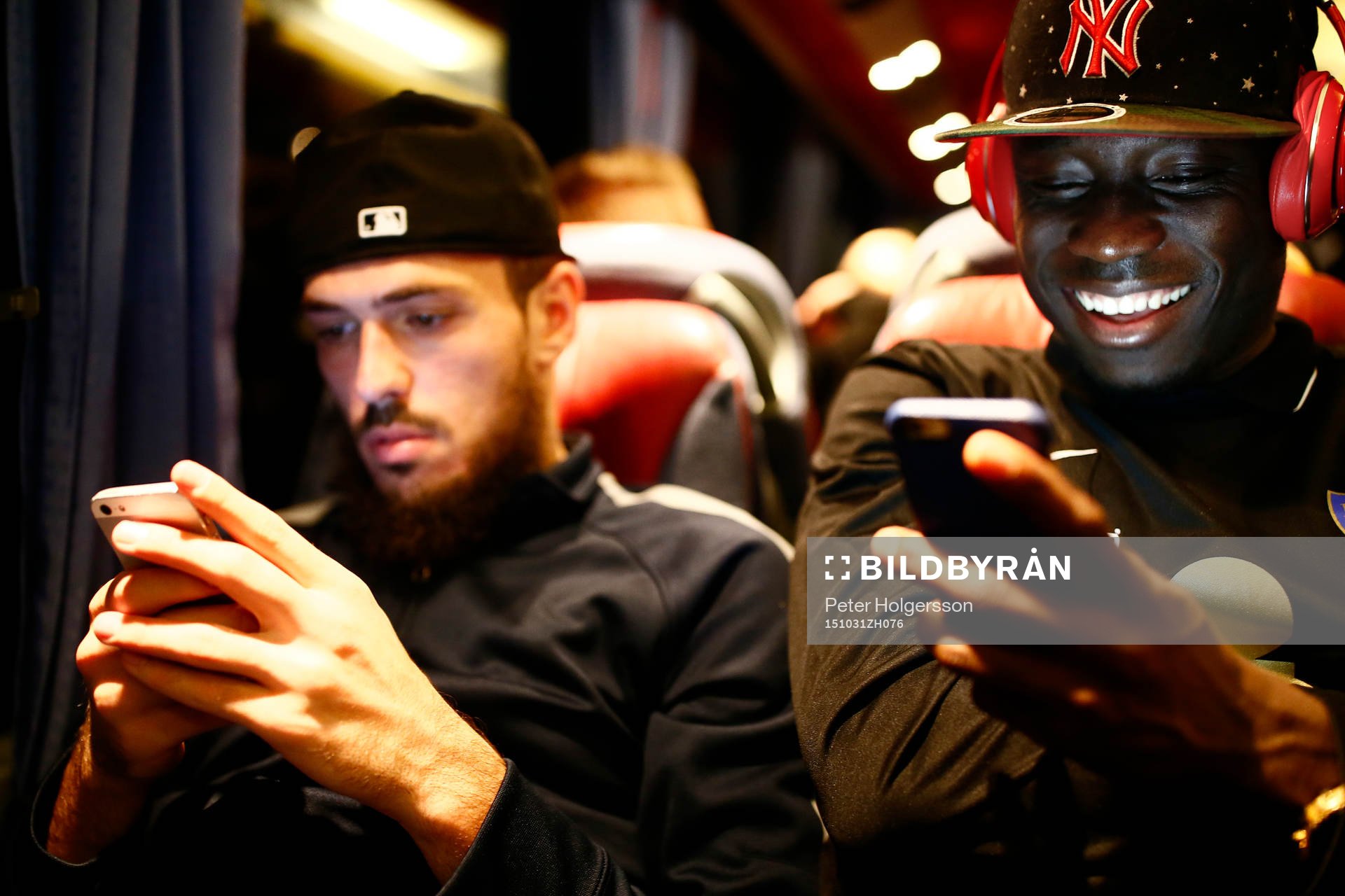 Norrköpings Emir Kujovic och Alhaji Kamara kollar sina