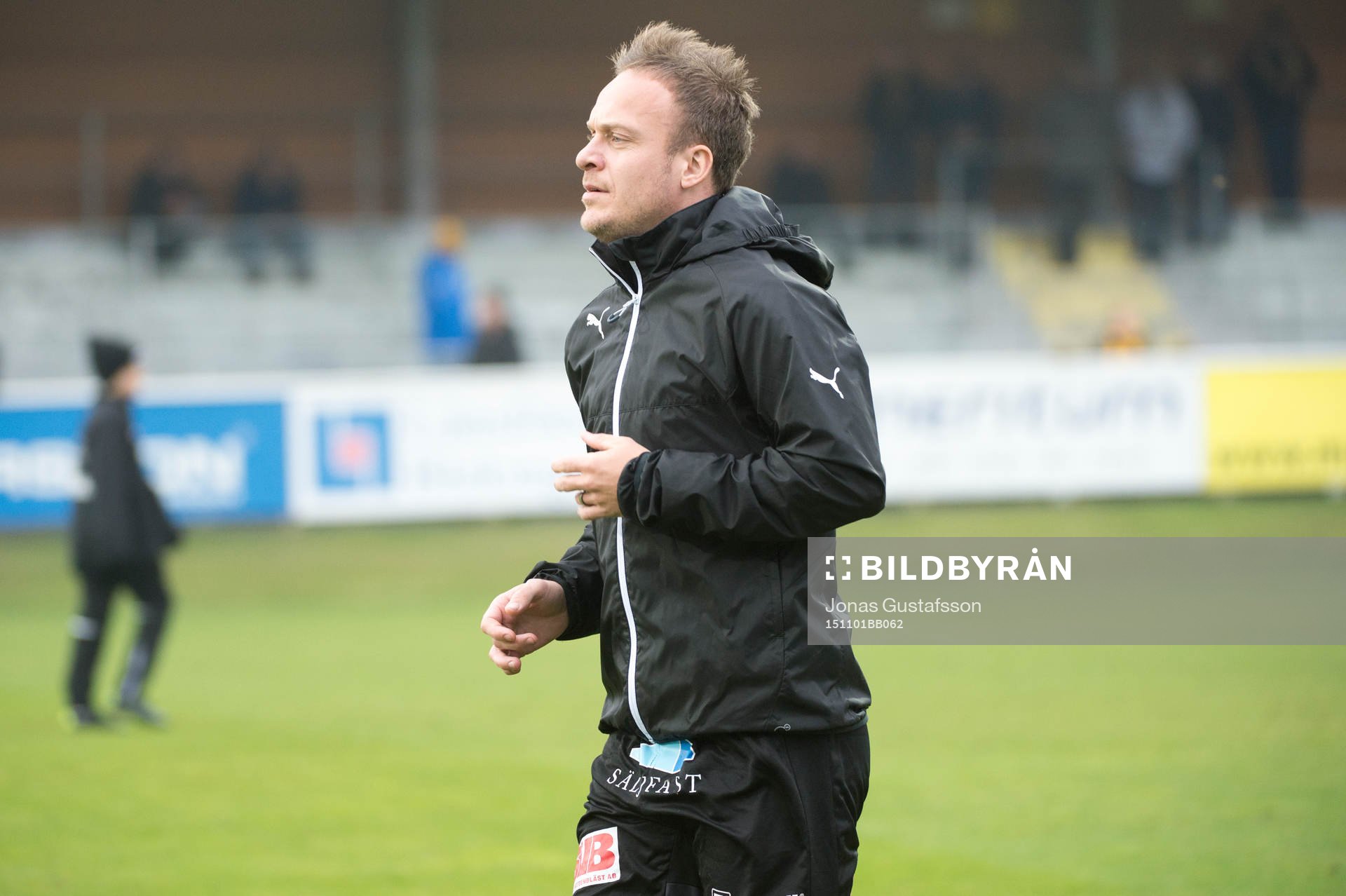Mjällbys Marcus Ekenberg värmer upp