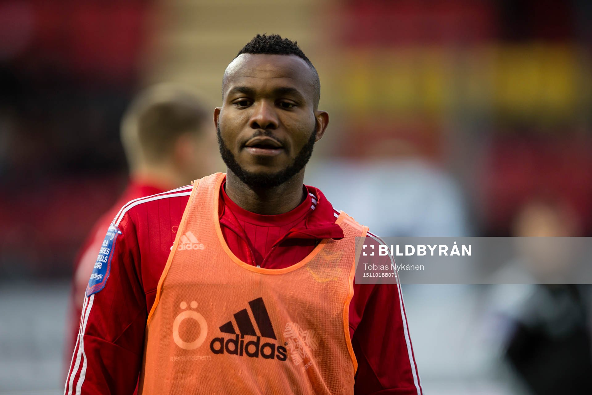 Östersunds Michael Omoh värmer upp