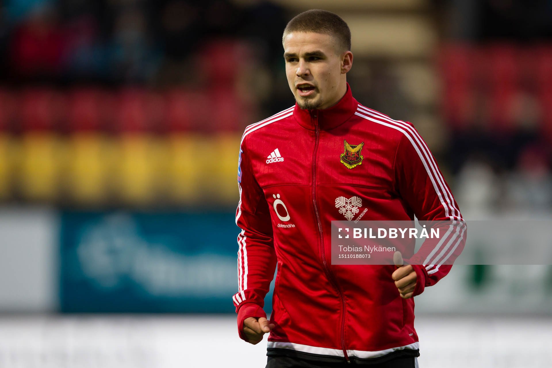 Östersunds Douglas Bergqvist  värmer upp