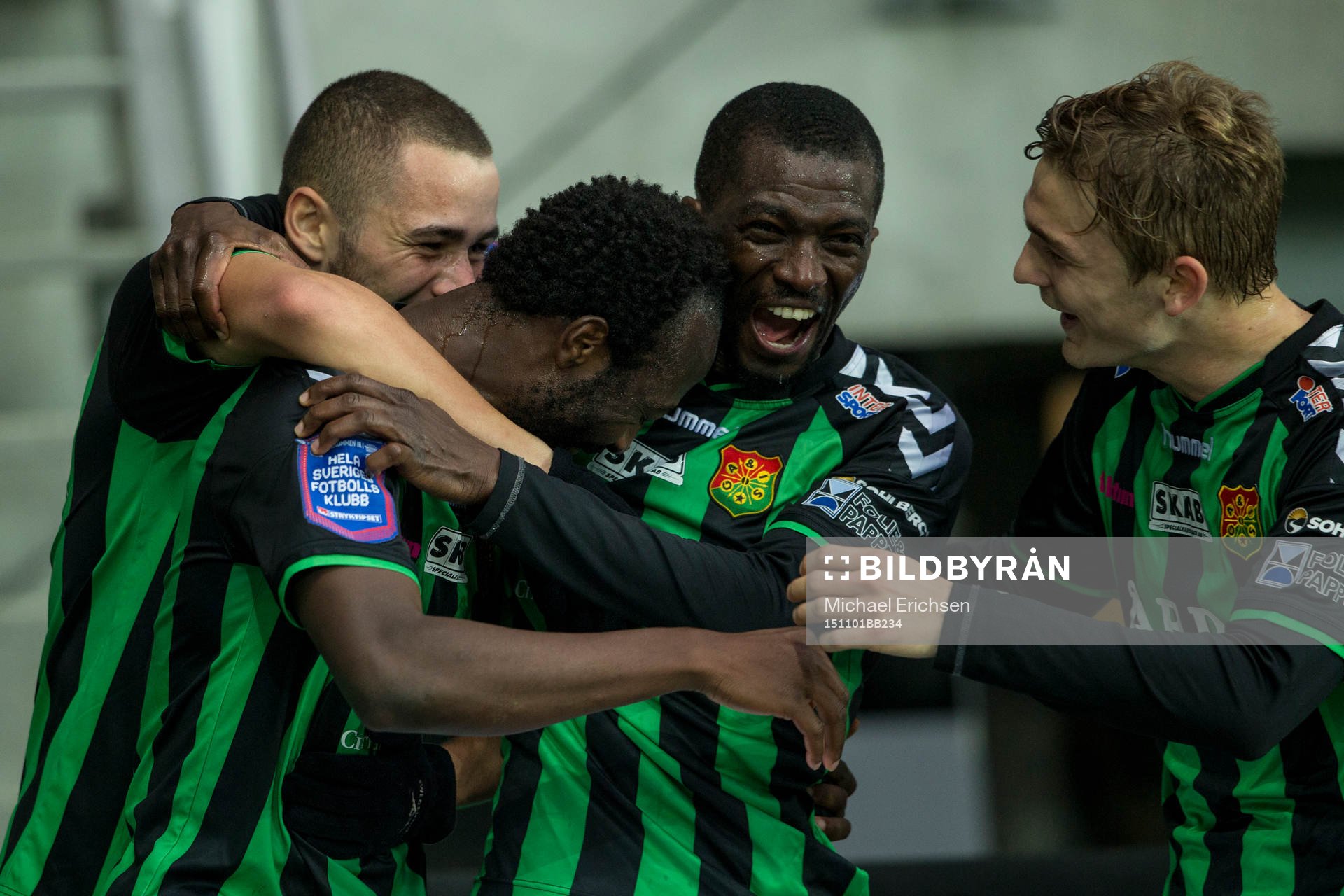 GAIS Reuben Ayarna jublar och omfamnas