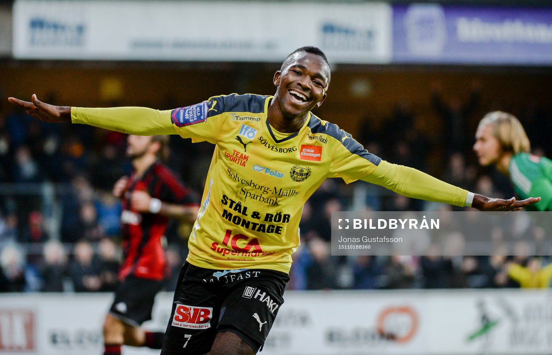 Mjällbys Lumala Abdu jublar
