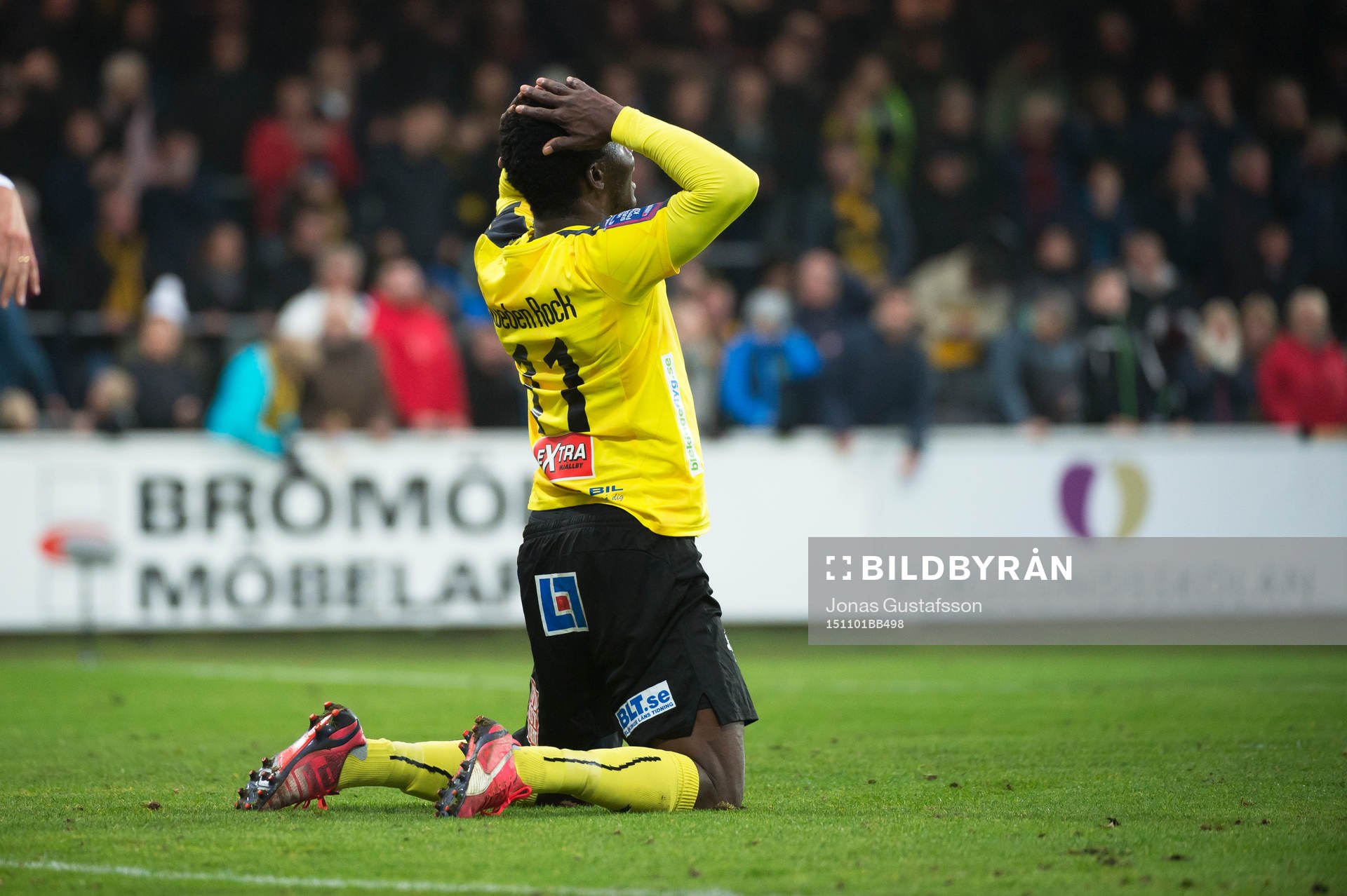 Mjällbys Ibrahim Teteh Bangura deppar