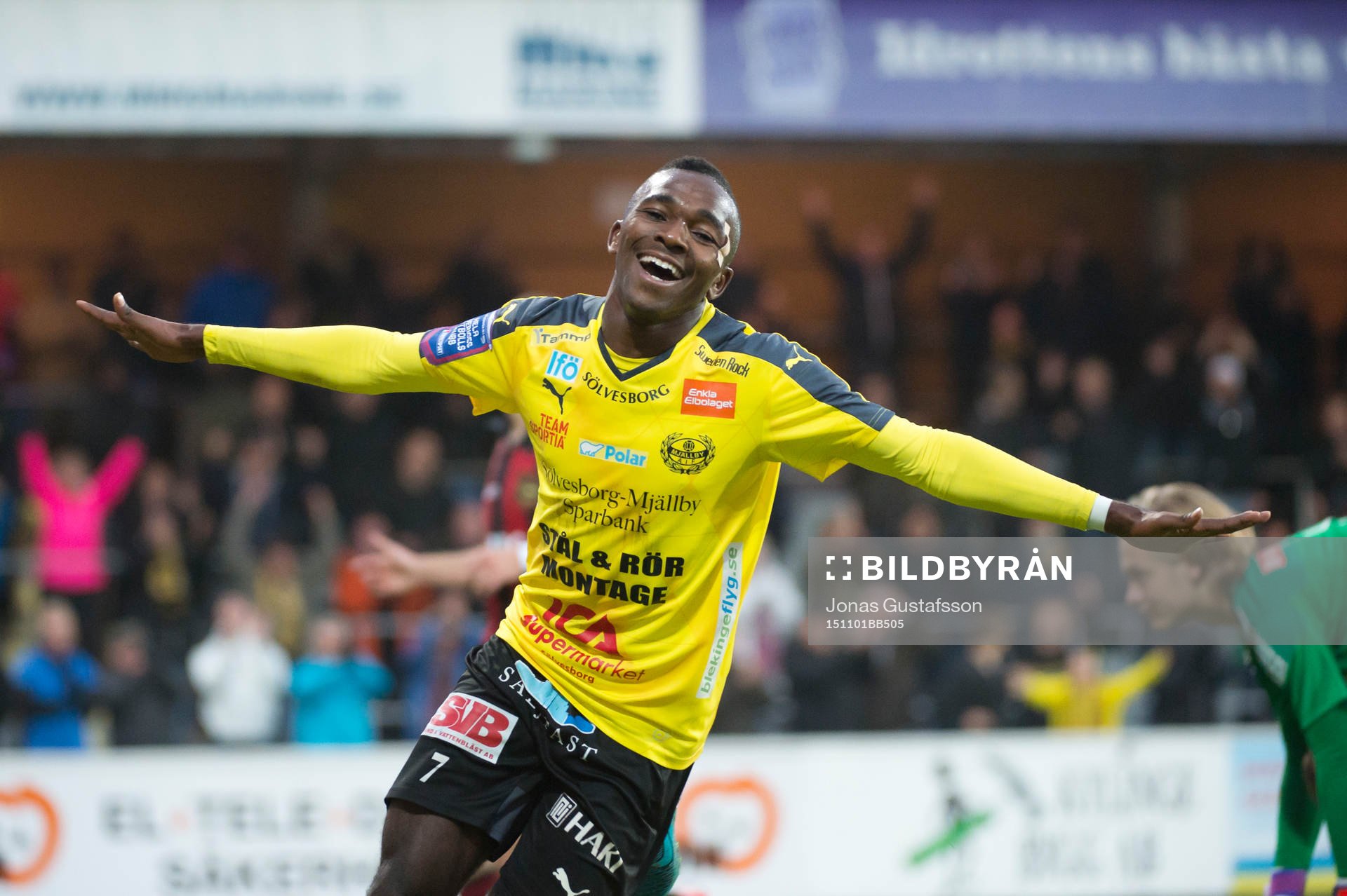 Mjällbys Lumala Abdu jublar