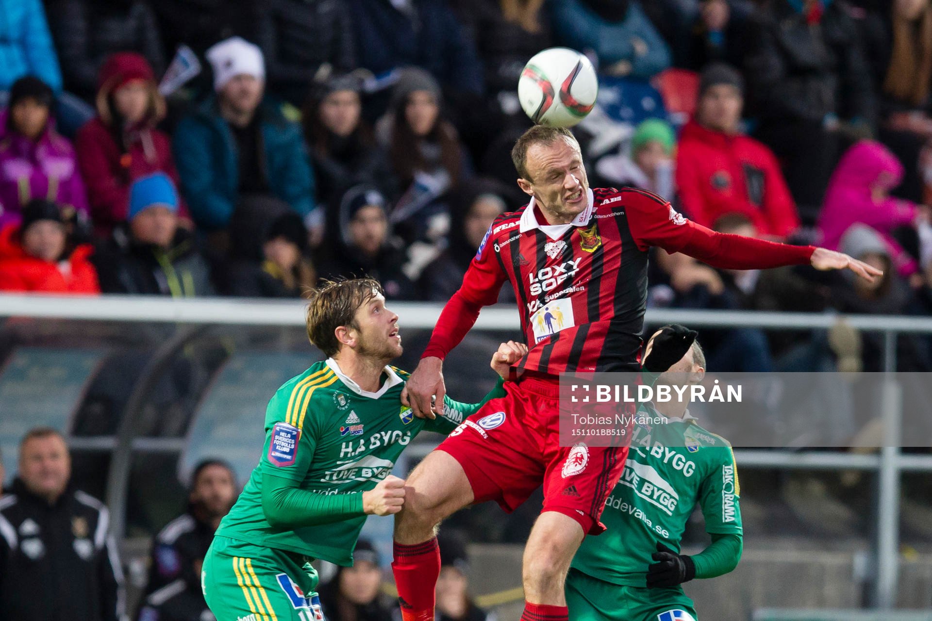 Östersunds Dragan Kapcevic i nickduell med Ljungskiles