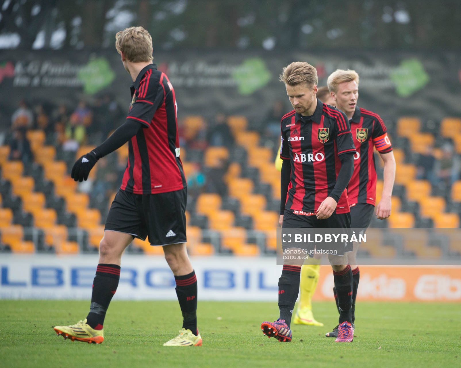 Brommapojkarnas Jacob Une Larsson deppar