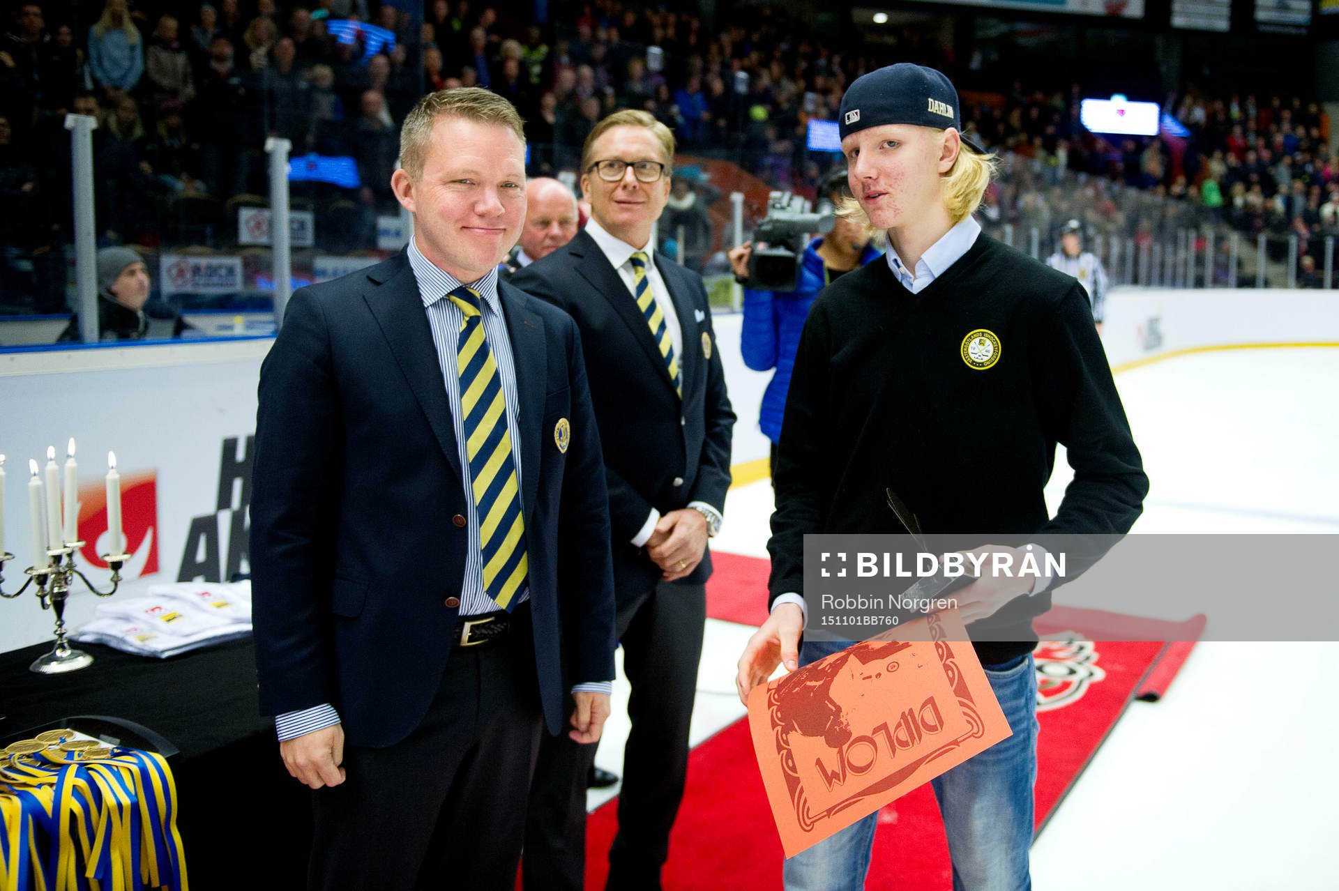Västergötlands Rasmus Dahlin tar emot Lillstrimmas