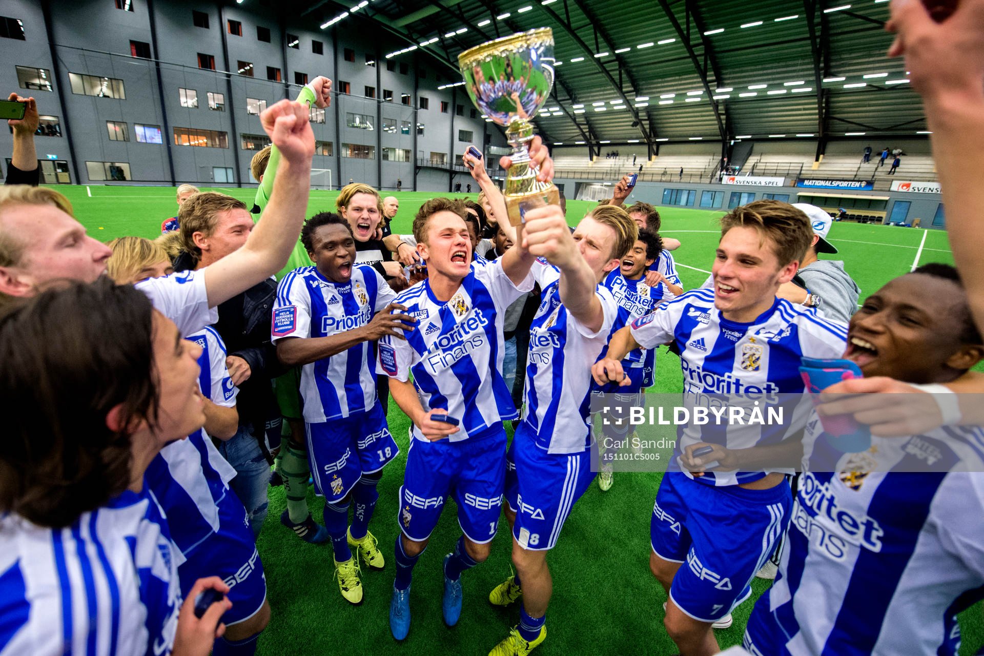 IFK Göteborg jublar med pokalen