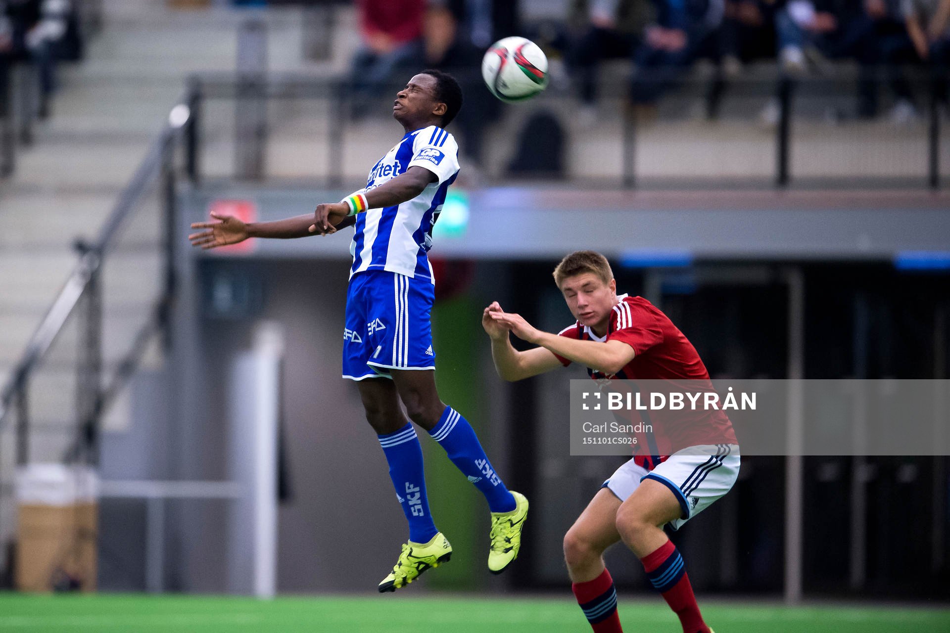 IFK Göteborgs Prosper Kasim nickar bollen