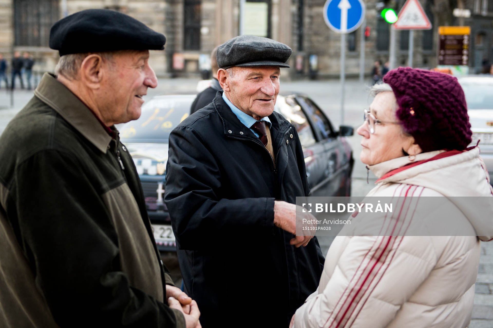 Ukrainska invånare i samtal en söndagseftermiddag
