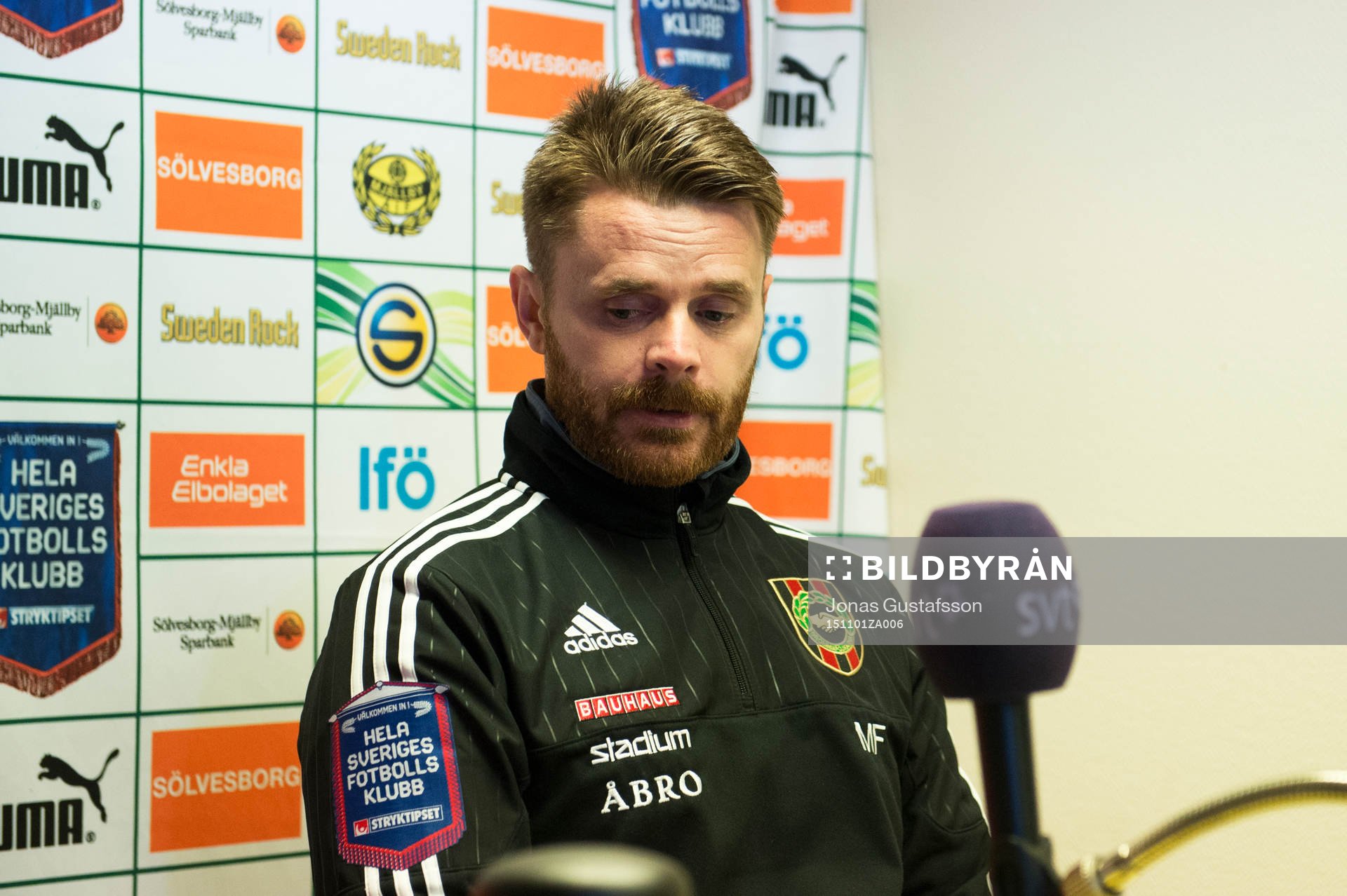 Brommapojkarnas tränare Magni Fannberg deppar på