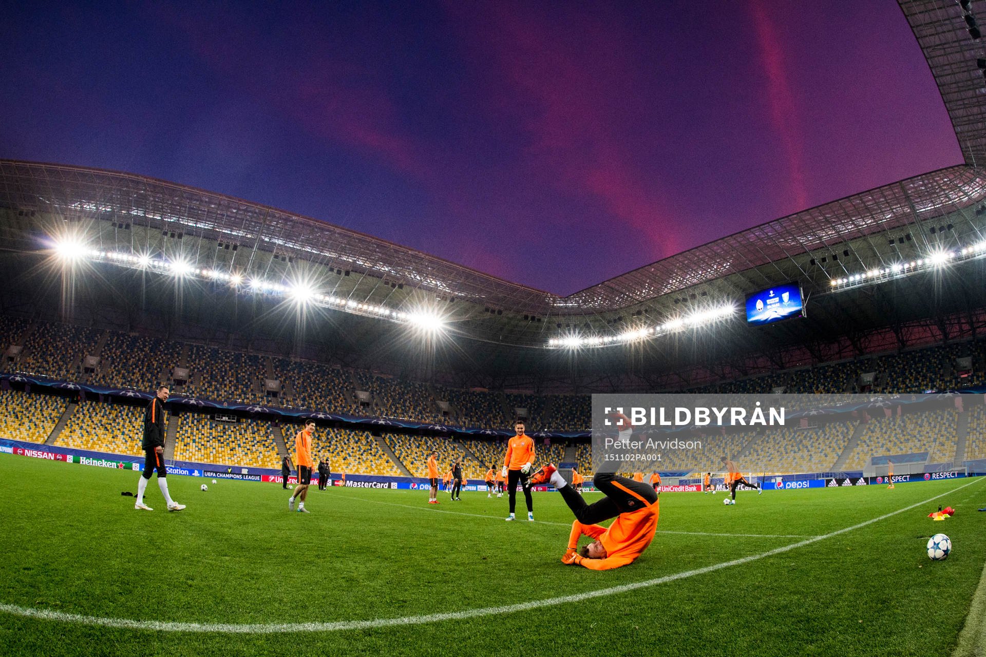 Shakhtar Donetsks spelare under en träning på Arena Lviv inför fotbollsmatchen i Champions League den 2 november 2015 i Lviv.