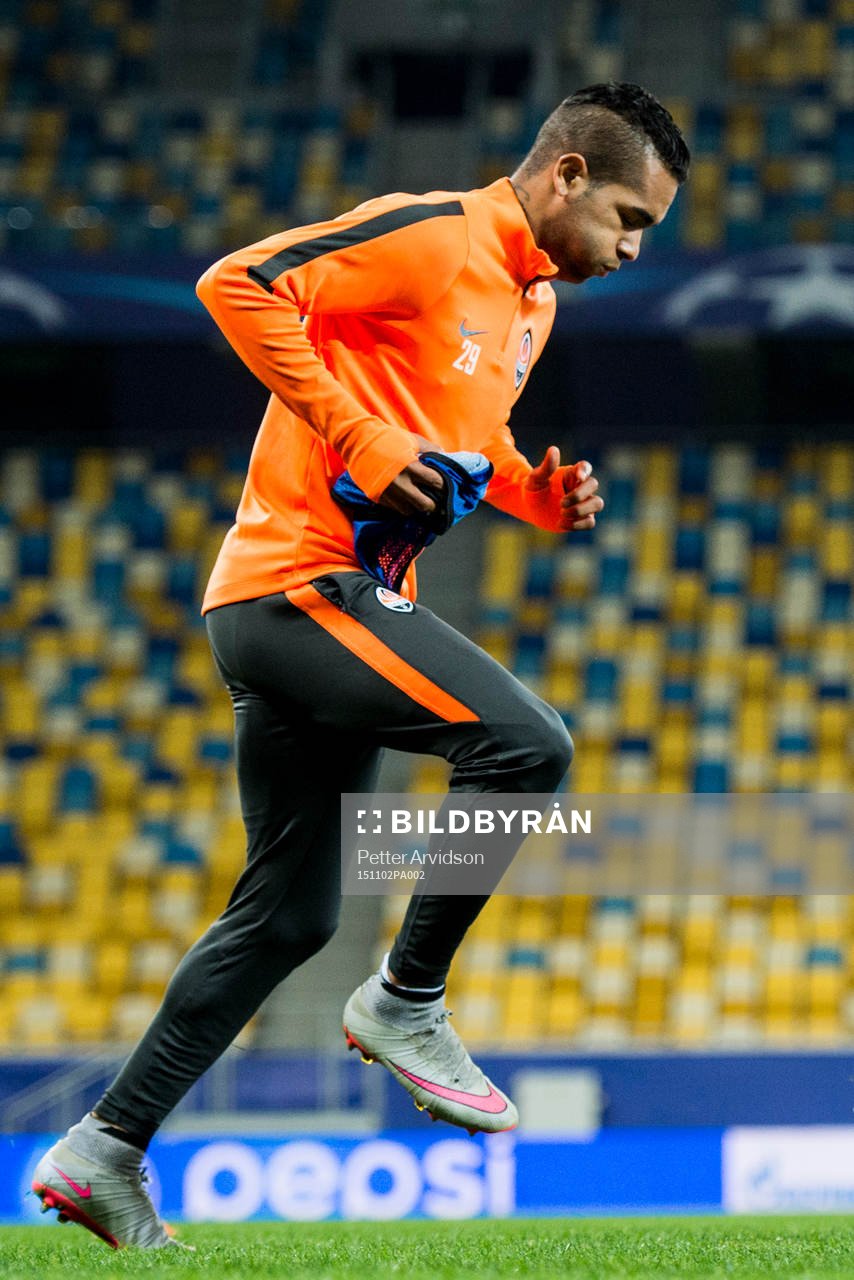 Shakhtar Donetsks Alex Teixeira under en träning inför fotbollsmatchen i Champions League den 2 november 2015 i Lviv.