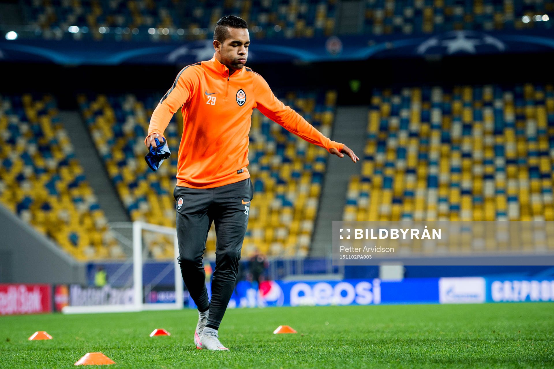 Shakhtar Donetsks Alex Teixeira under en träning inför fotbollsmatchen i Champions League den 2 november 2015 i Lviv.