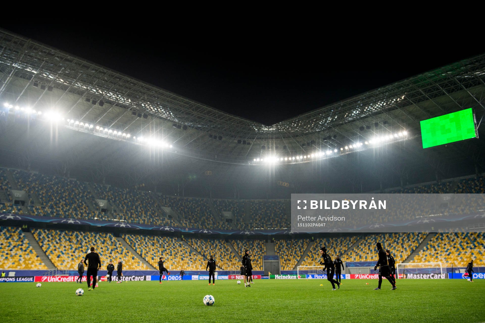 Malmö FFs spelare tränar på Lviv Arena under en träning inför fotbollsmatchen i Champions League den 2 november 2015 i Lviv.