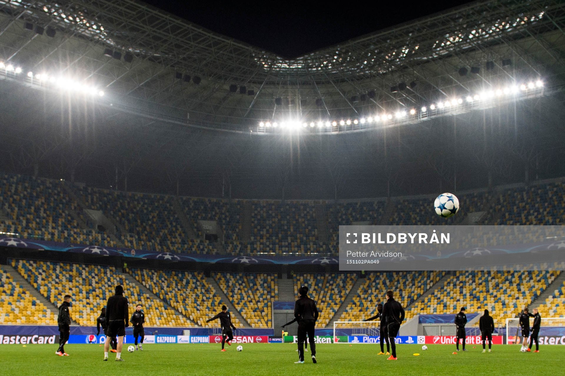 Malmö FFs spelare tränar på Lviv Arena under en träning inför fotbollsmatchen i Champions League den 2 november 2015 i Lviv.