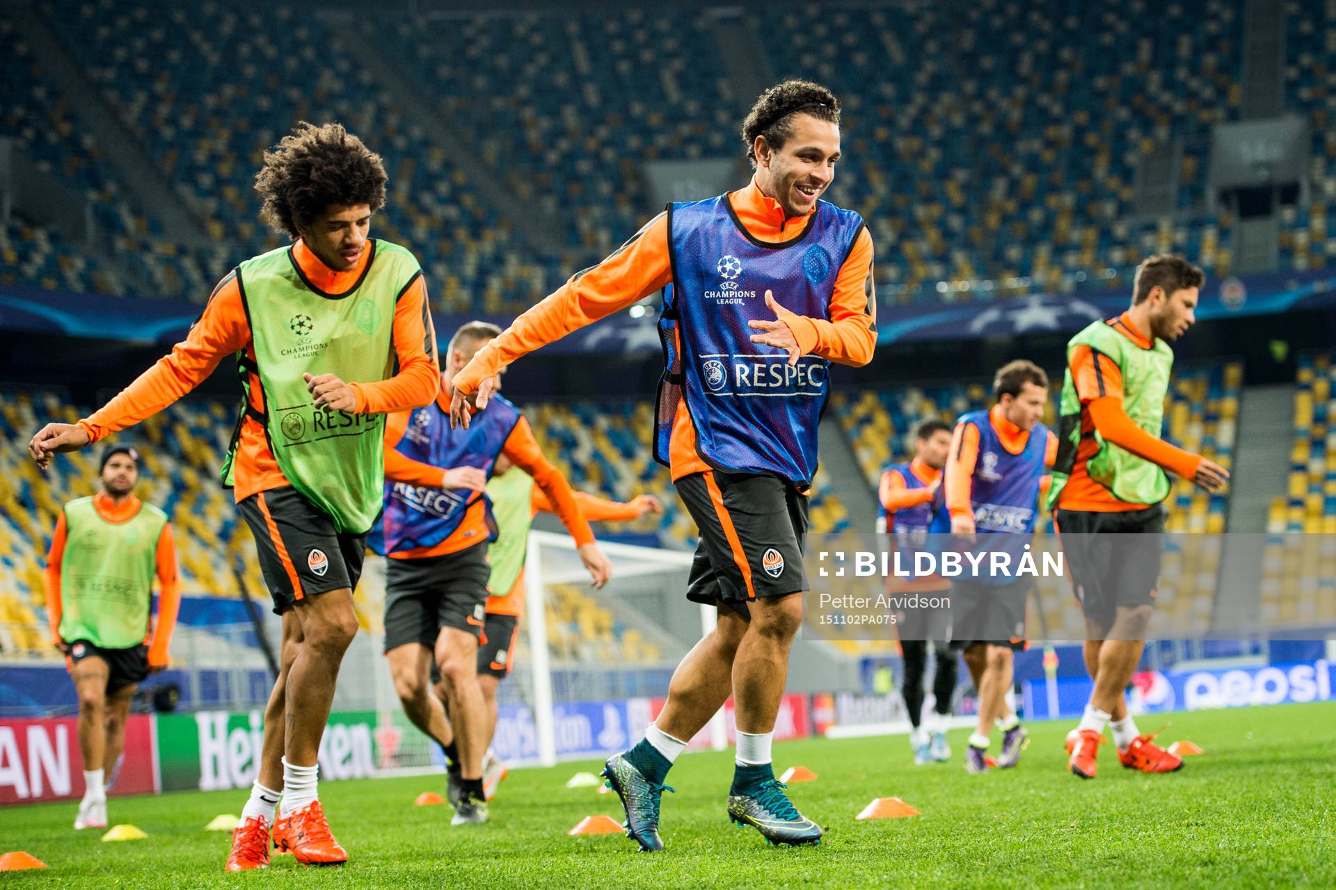 Shakhtar Donetsk spelare under en träning inför fotbollsmatchen i Champions League den 2 november 2015 i Lviv.