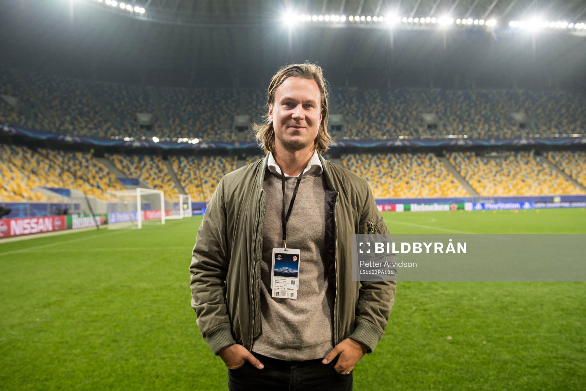 Bylinebild Daniel Kristofferson reporter på Expressen inne på Arena Lviv under en träning inför fotbollsmatchen i Champions League den 2 november 2015 i Lviv.