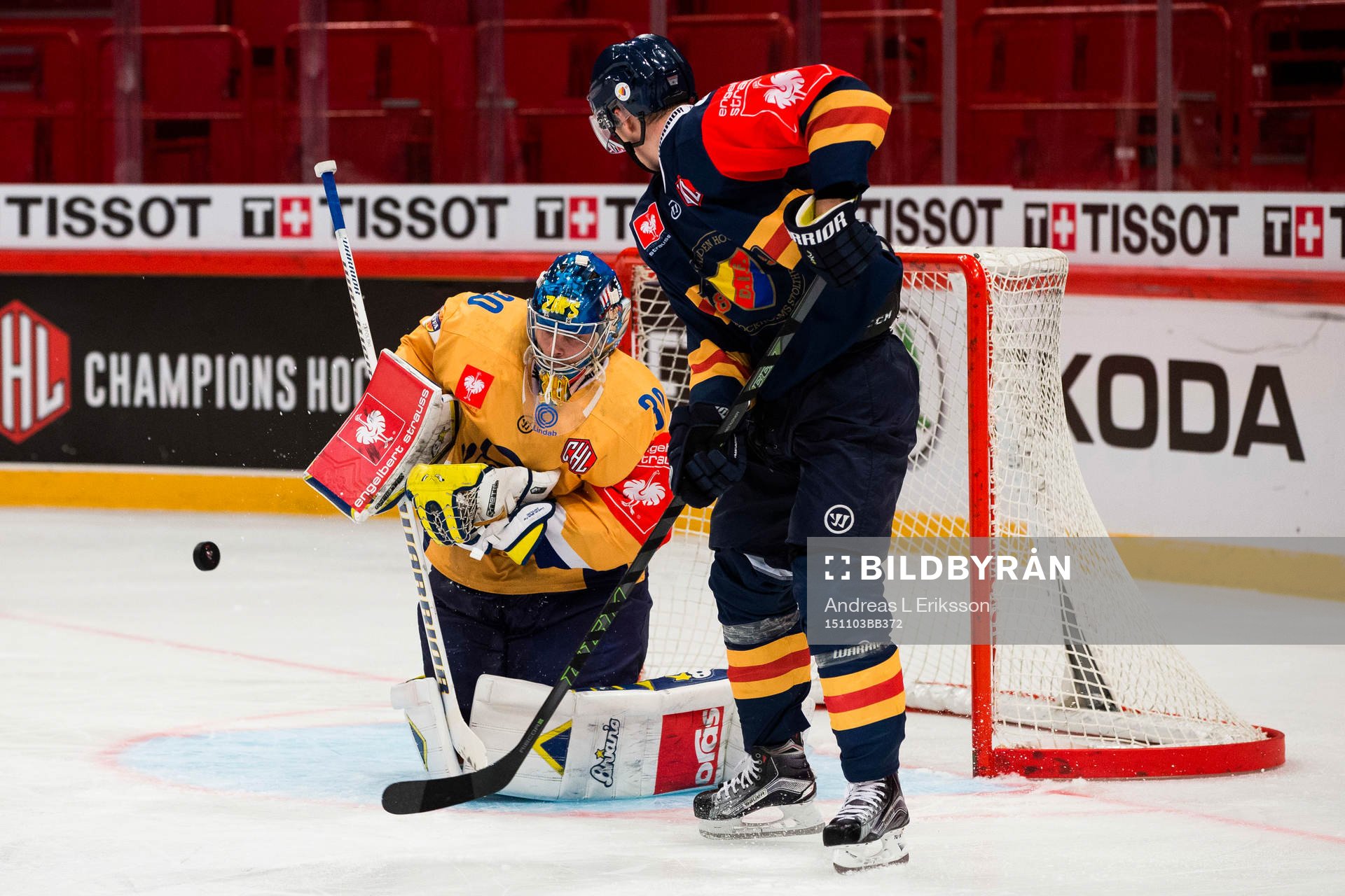 Lukko Raumas målvakt Ryan Zapolski och Djurgårdens Daniel
